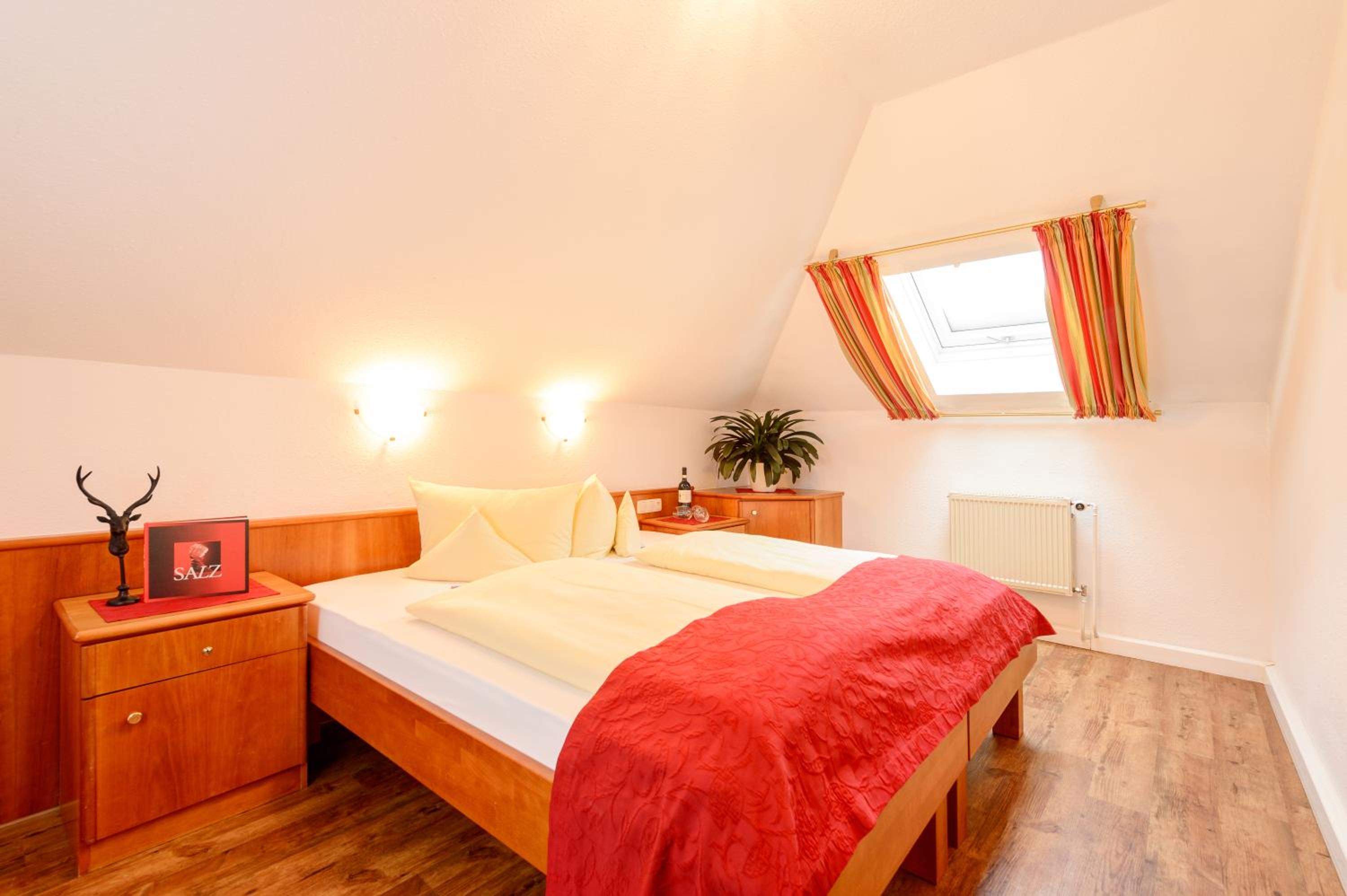 Basic Double Room (29)