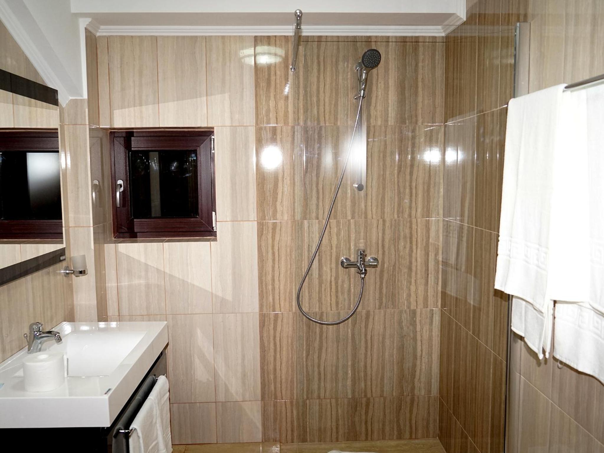 Double Room - Photo 3