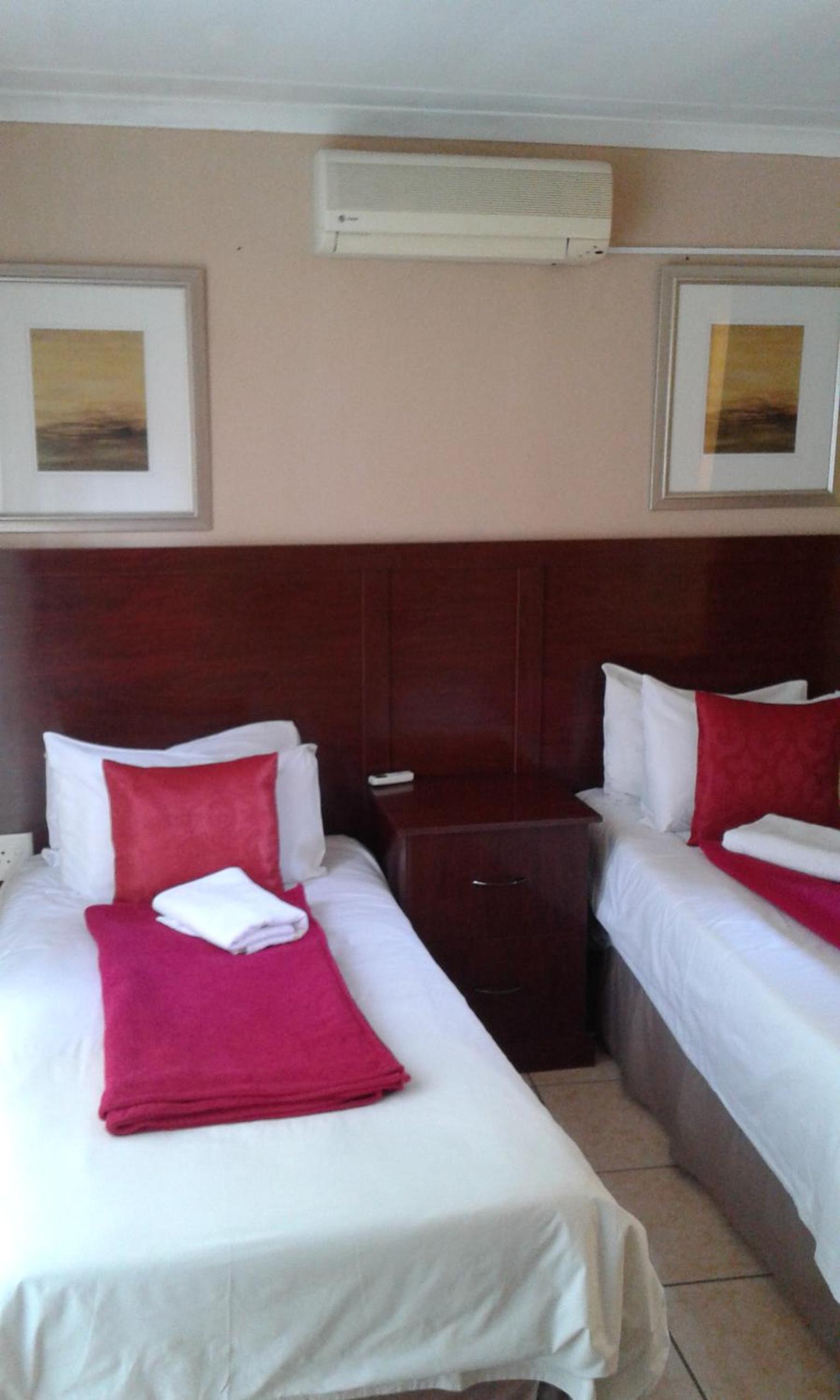 Twin Room - Photo 1