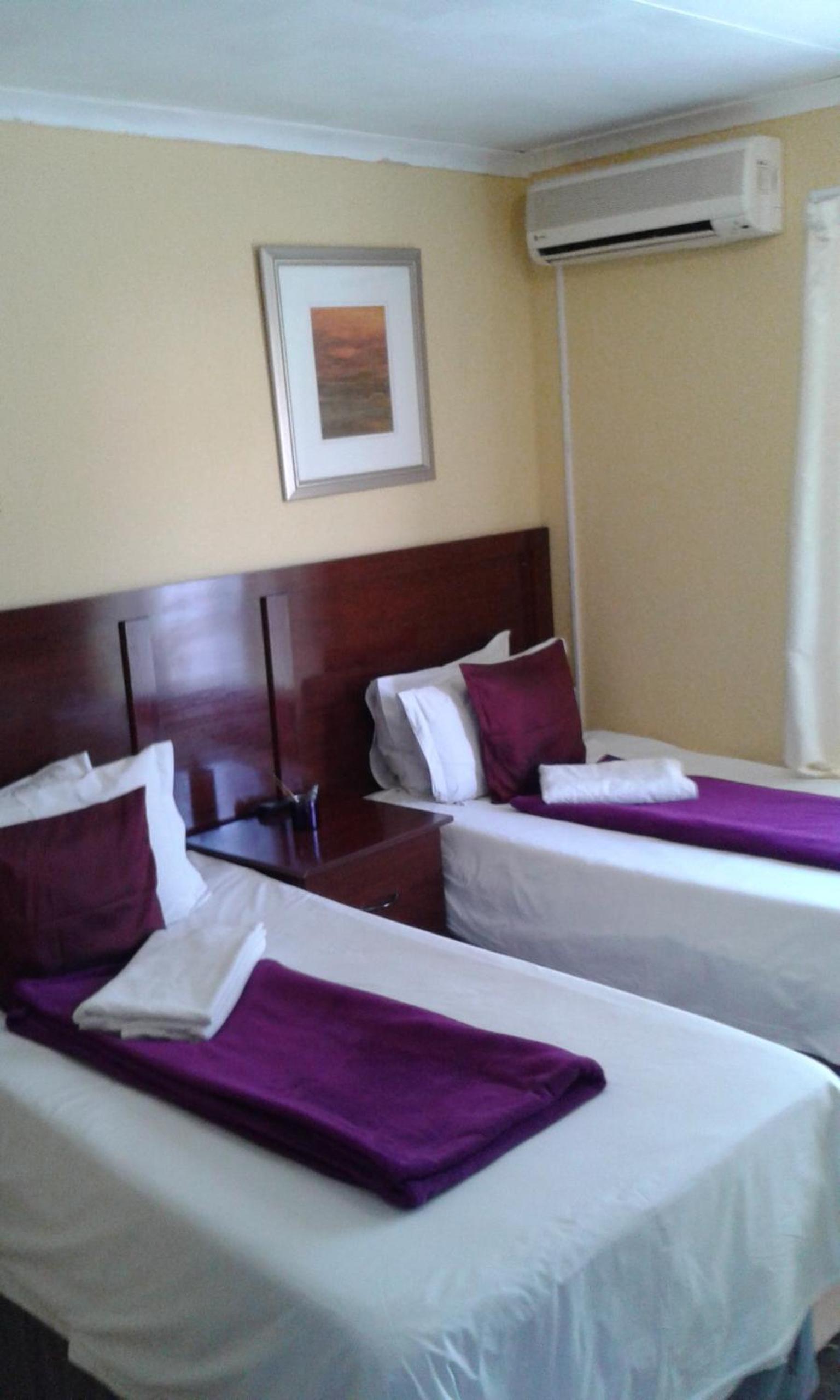 Twin Room - Photo 3