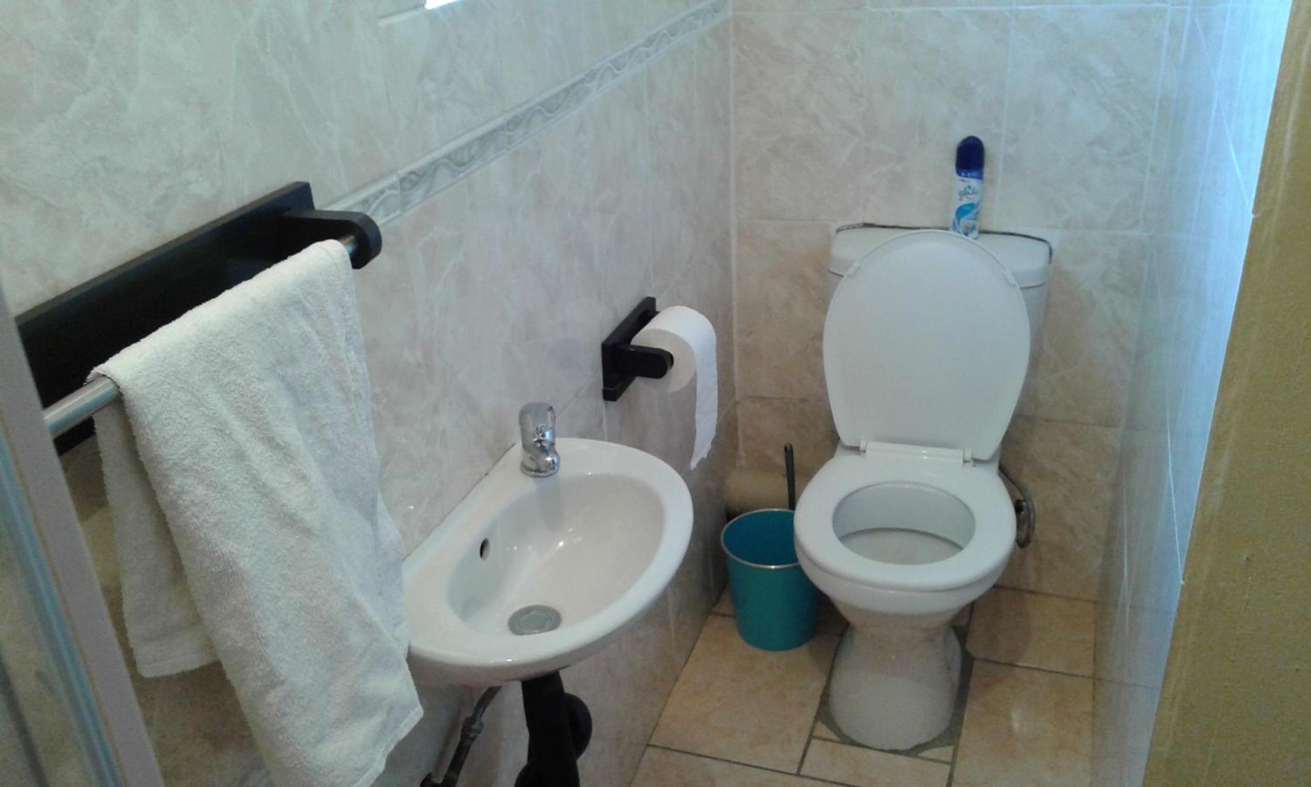 Twin Room - Photo 2