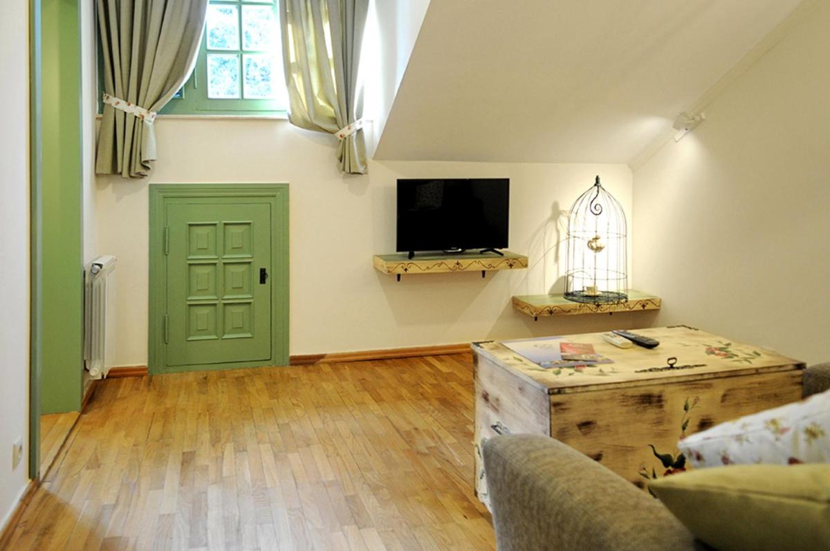 Family Room (2 Adults + 1 Child) photo 2