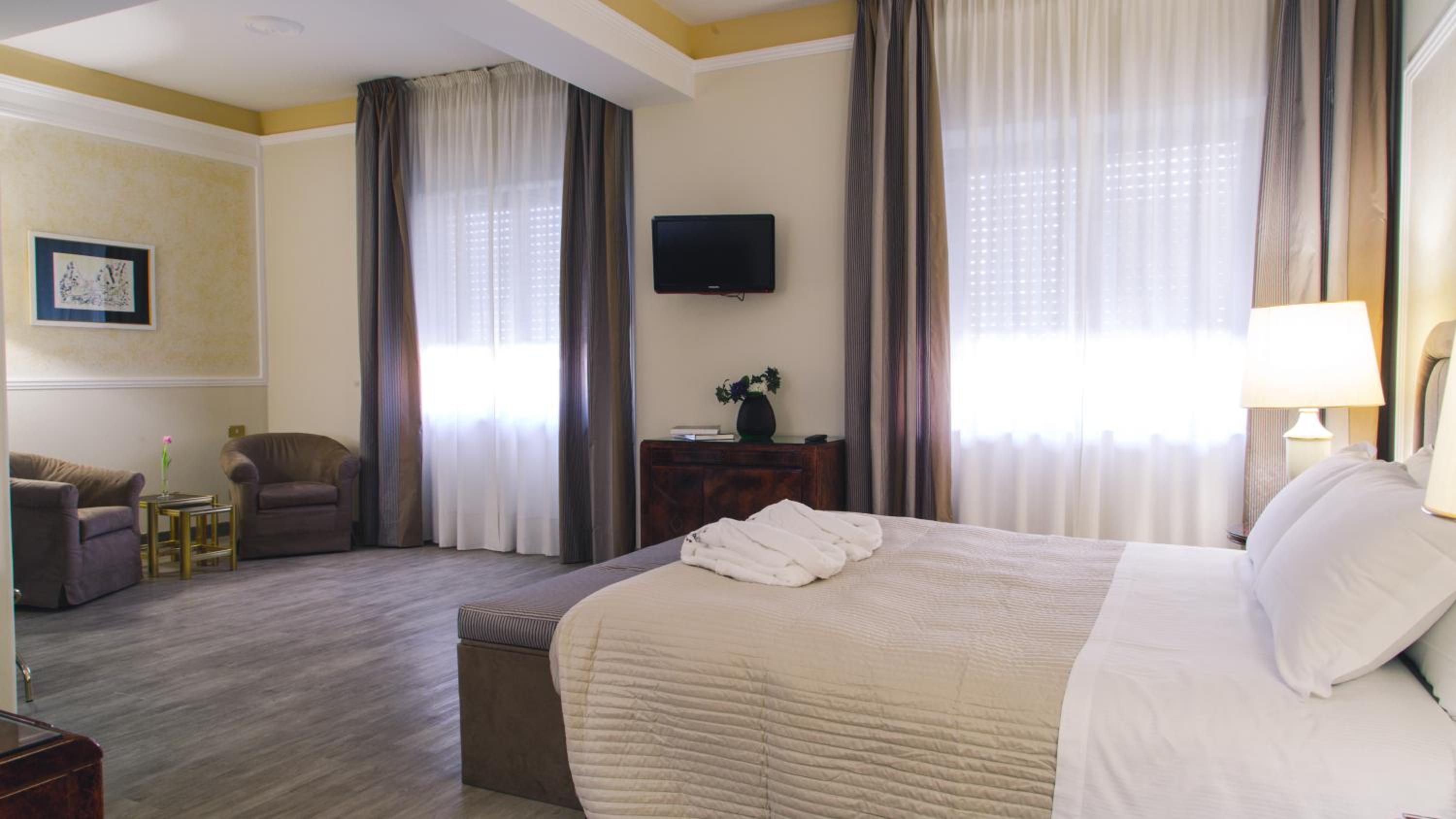 Junior Suite (3 Adults) - Photo 2