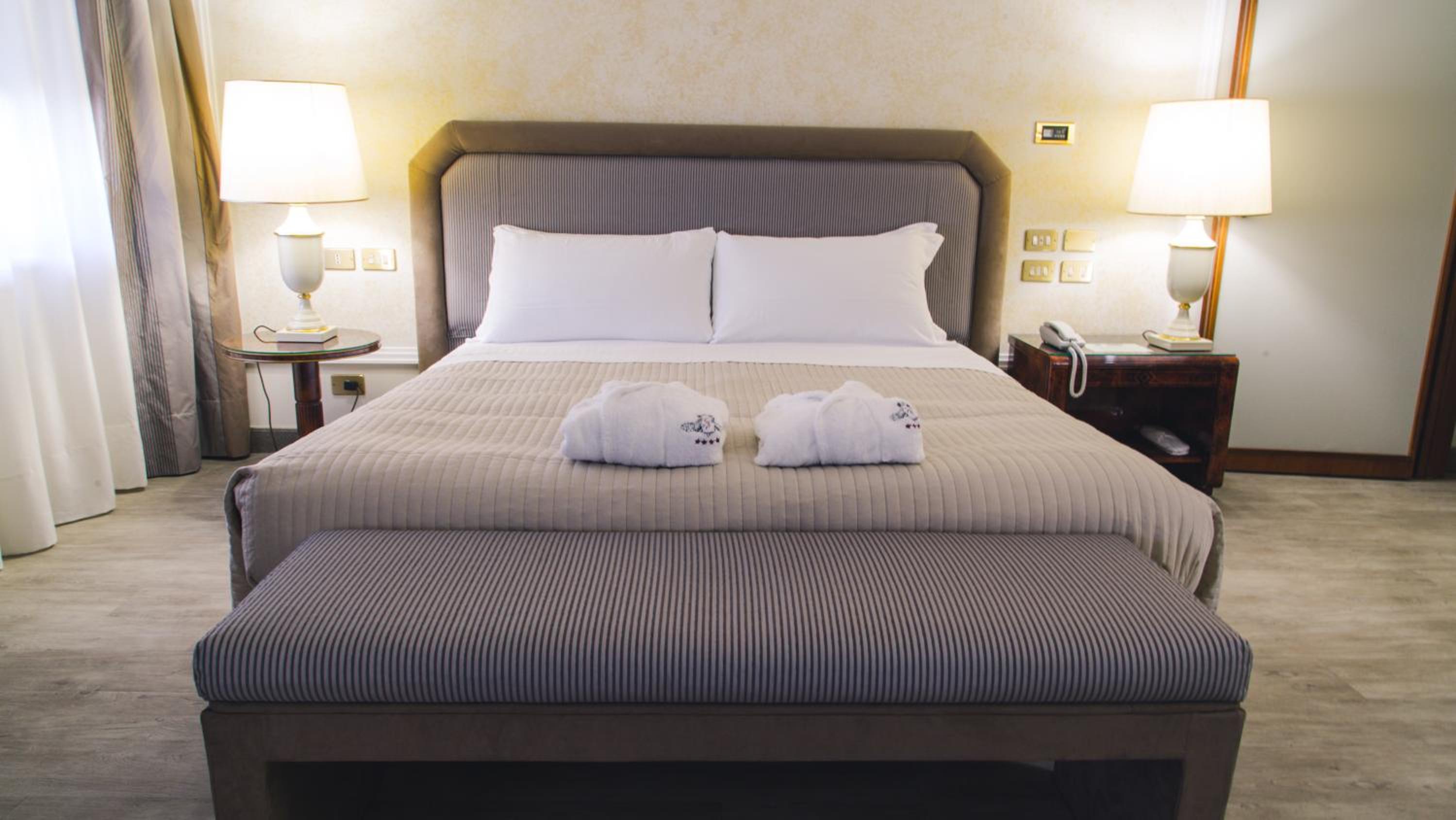 Junior Suite (3 Adults) - Photo 1