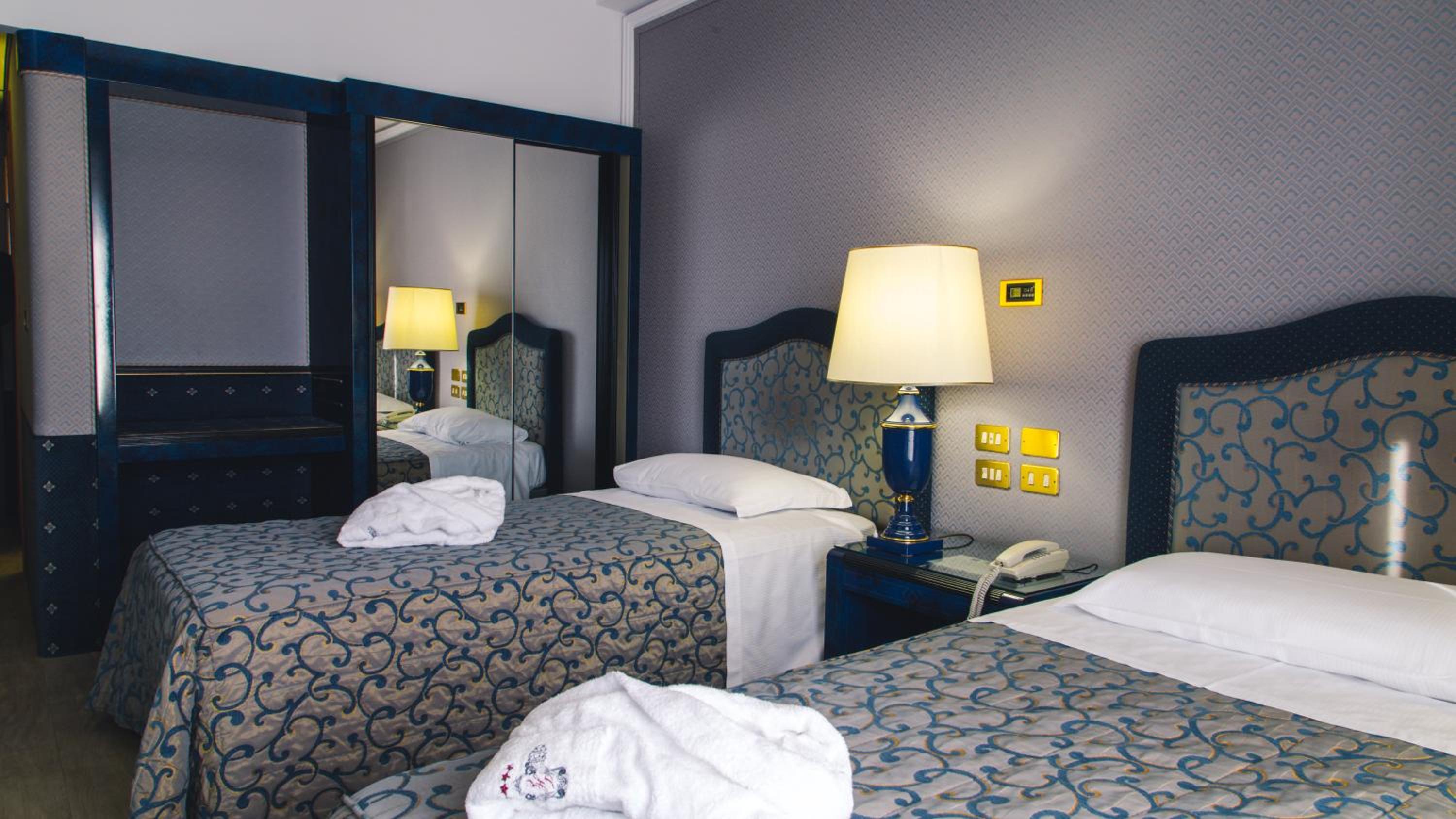 Classic Twin Room - Photo 2