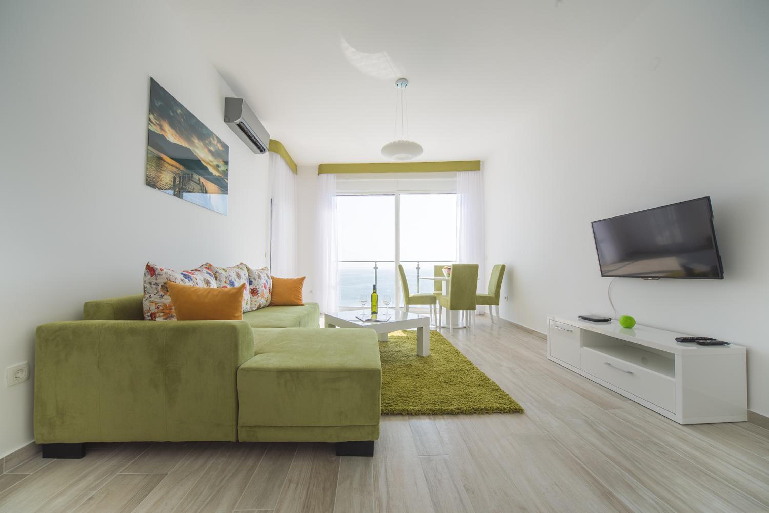 One-Bedroom Apartment with Sea View - Photo 1
