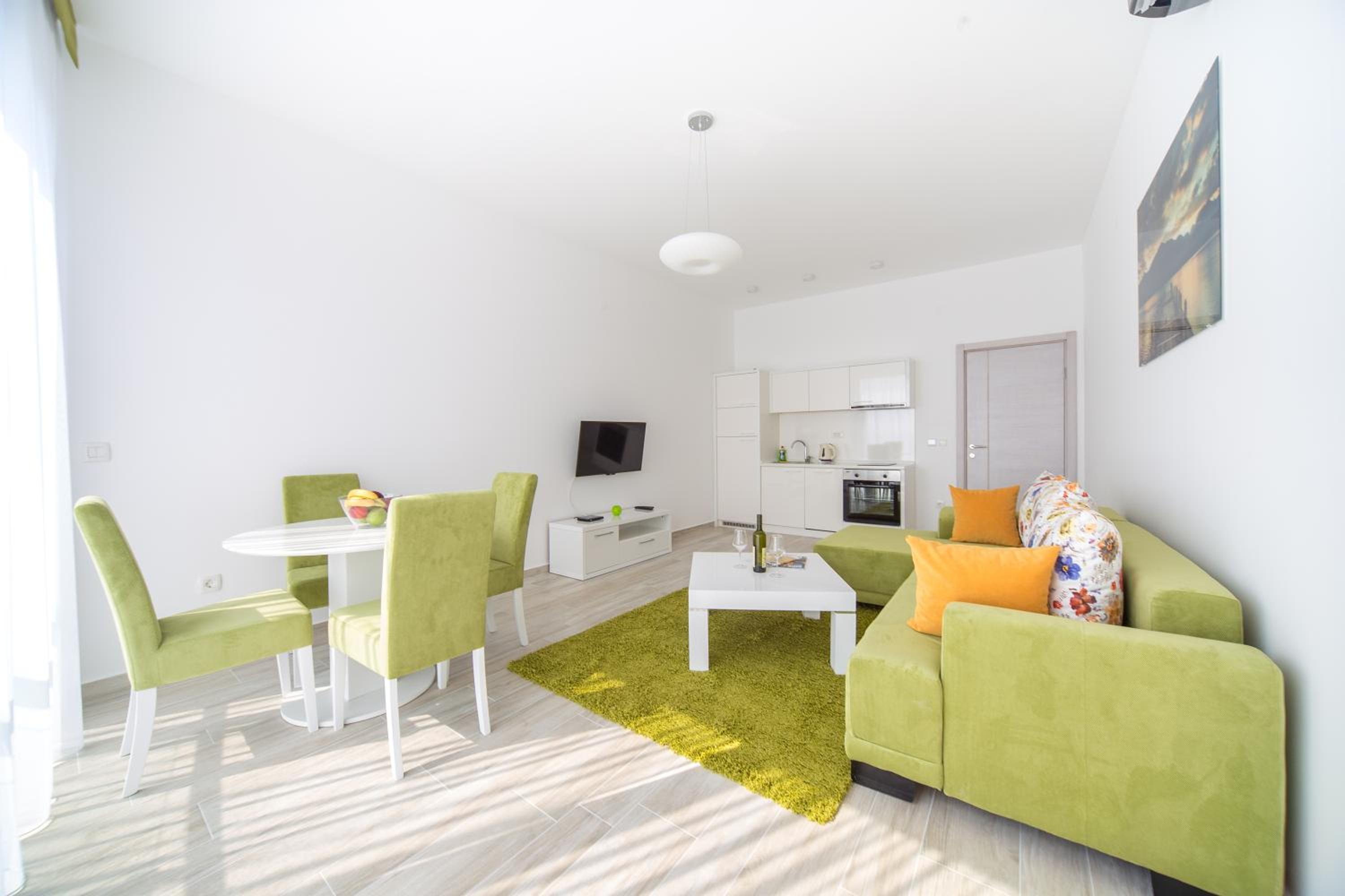 One-Bedroom Apartment with Sea View - Photo 3