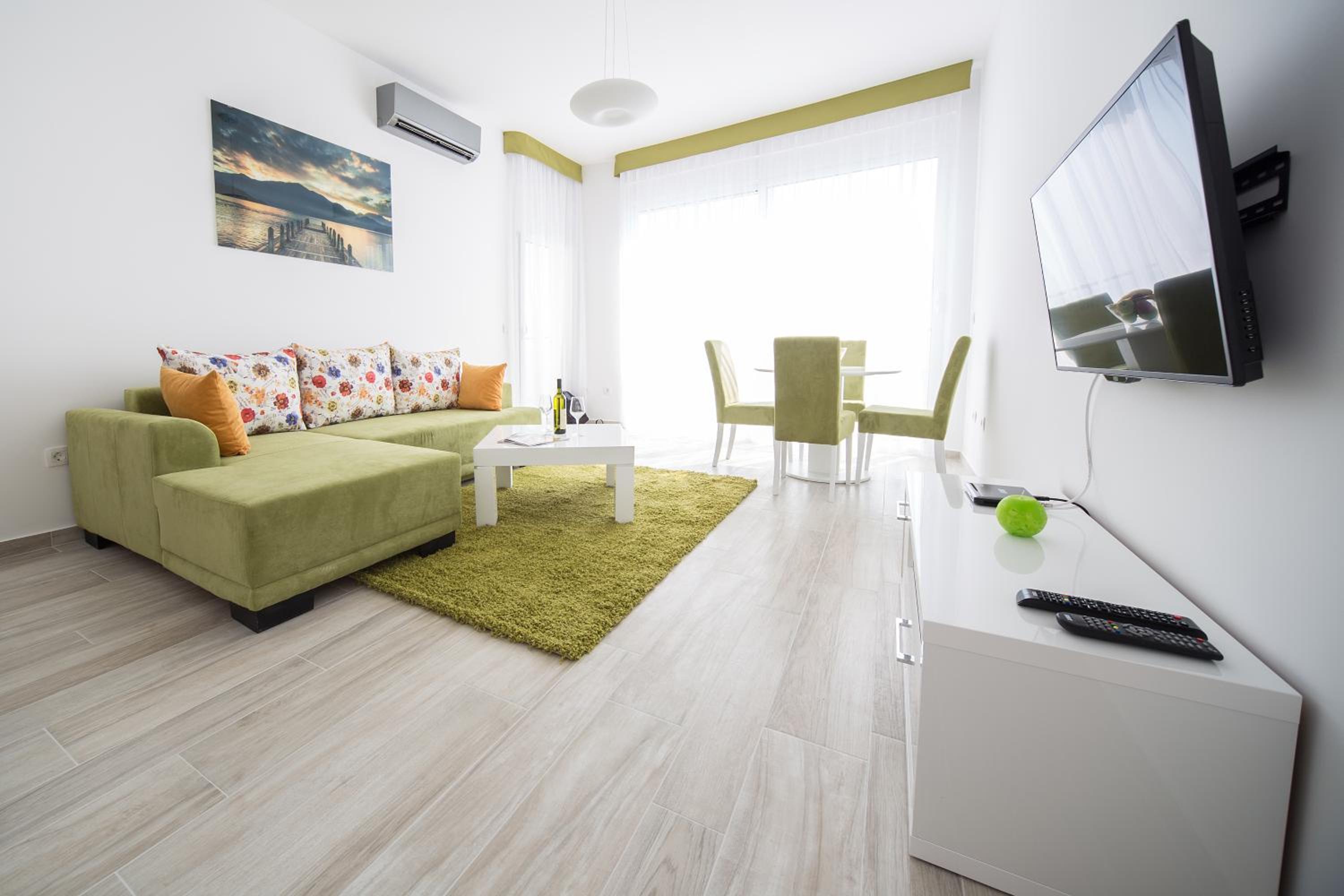 One-Bedroom Apartment with Sea View - Photo 4