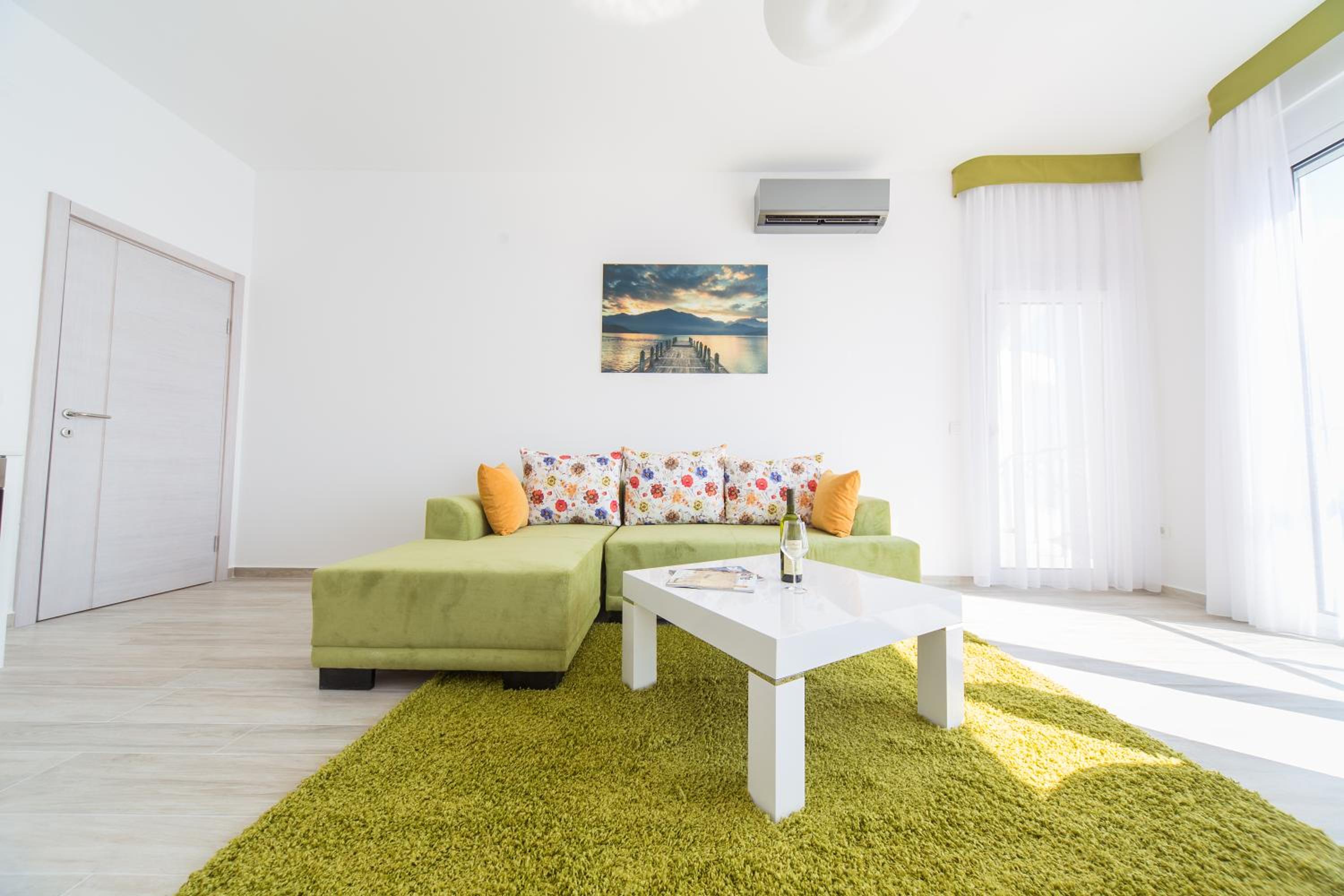 One-Bedroom Apartment with Sea View - Photo 5