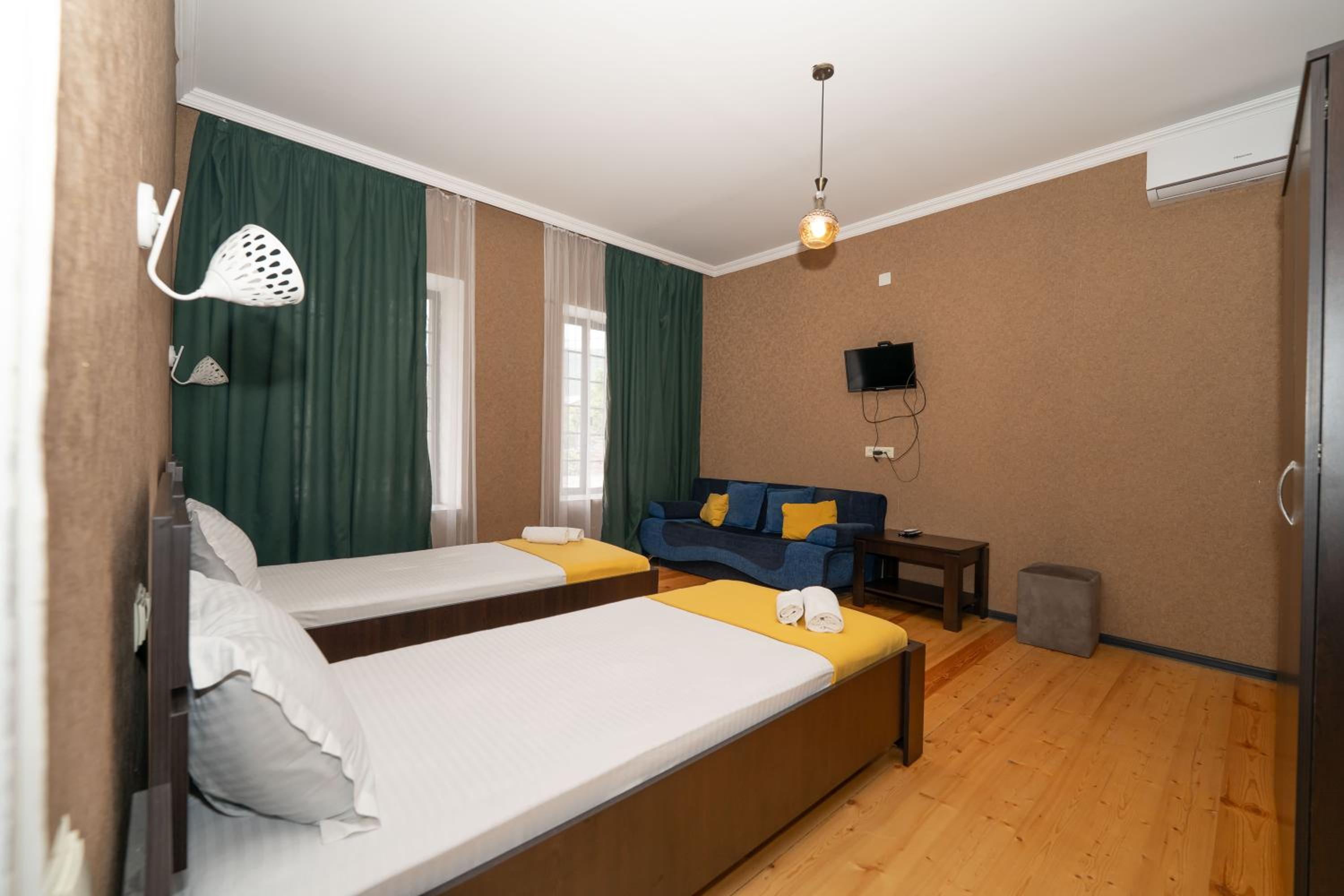 Standard Twin Room with Sofa photo 2