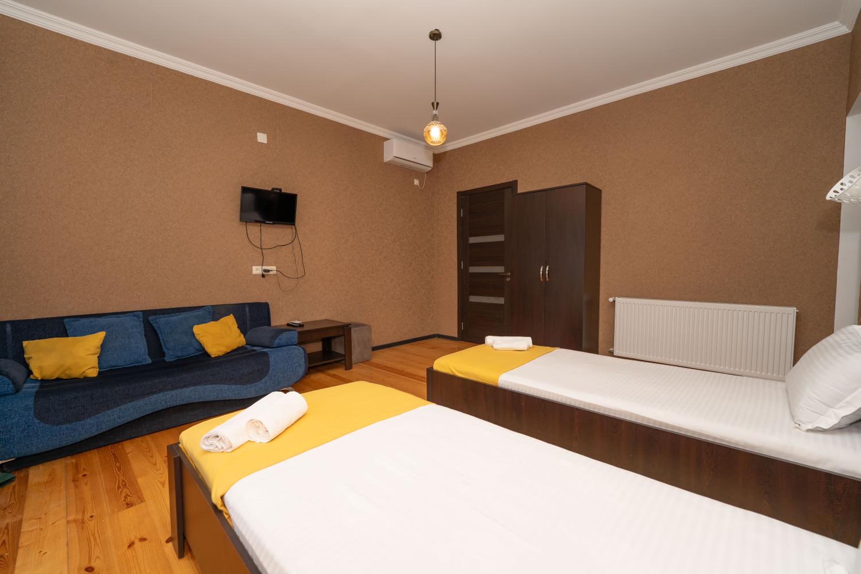 Standard Twin Room with Sofa photo 3