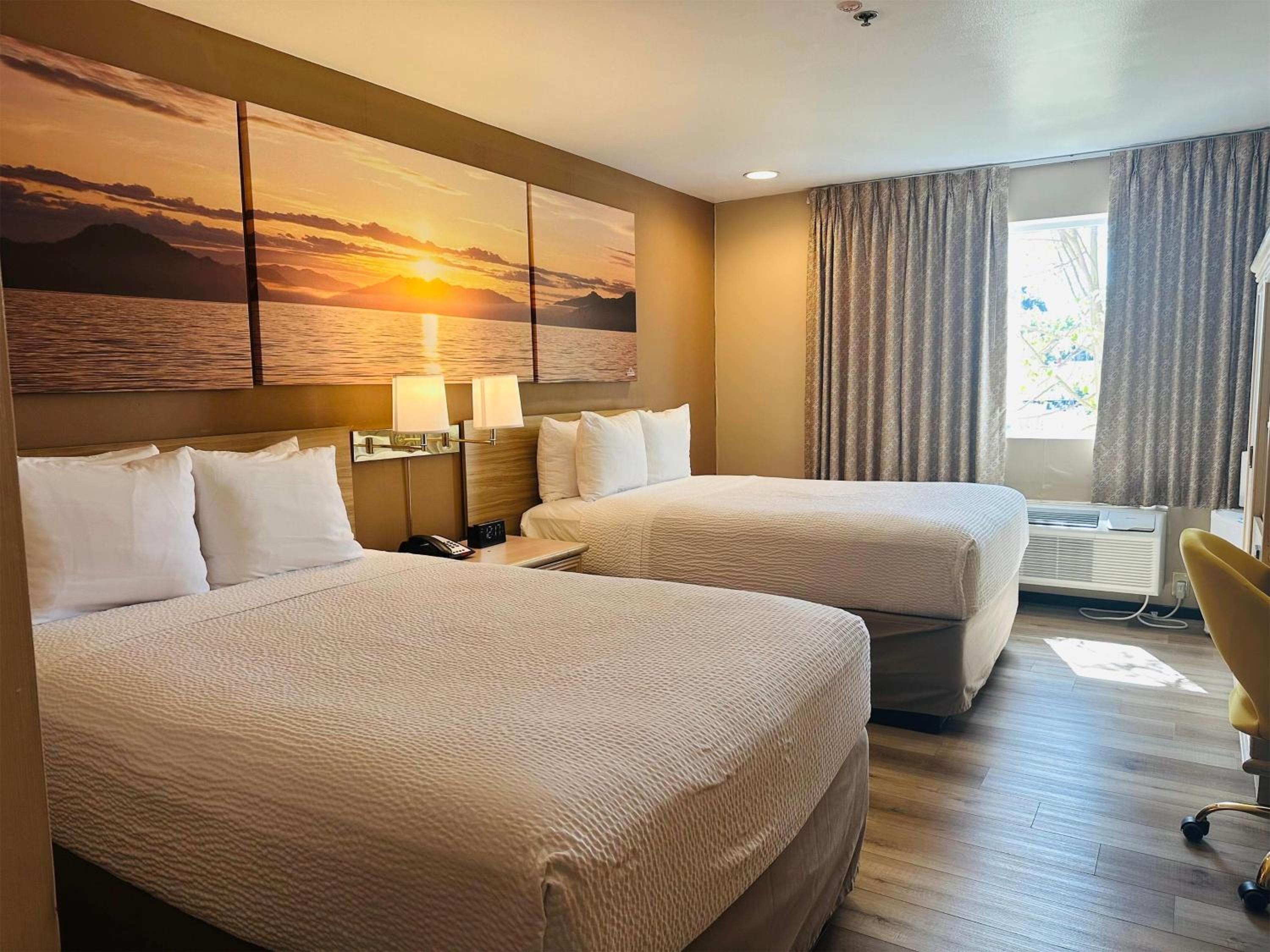 Double Room with Two Double Beds - Non-Smoking - Photo 2