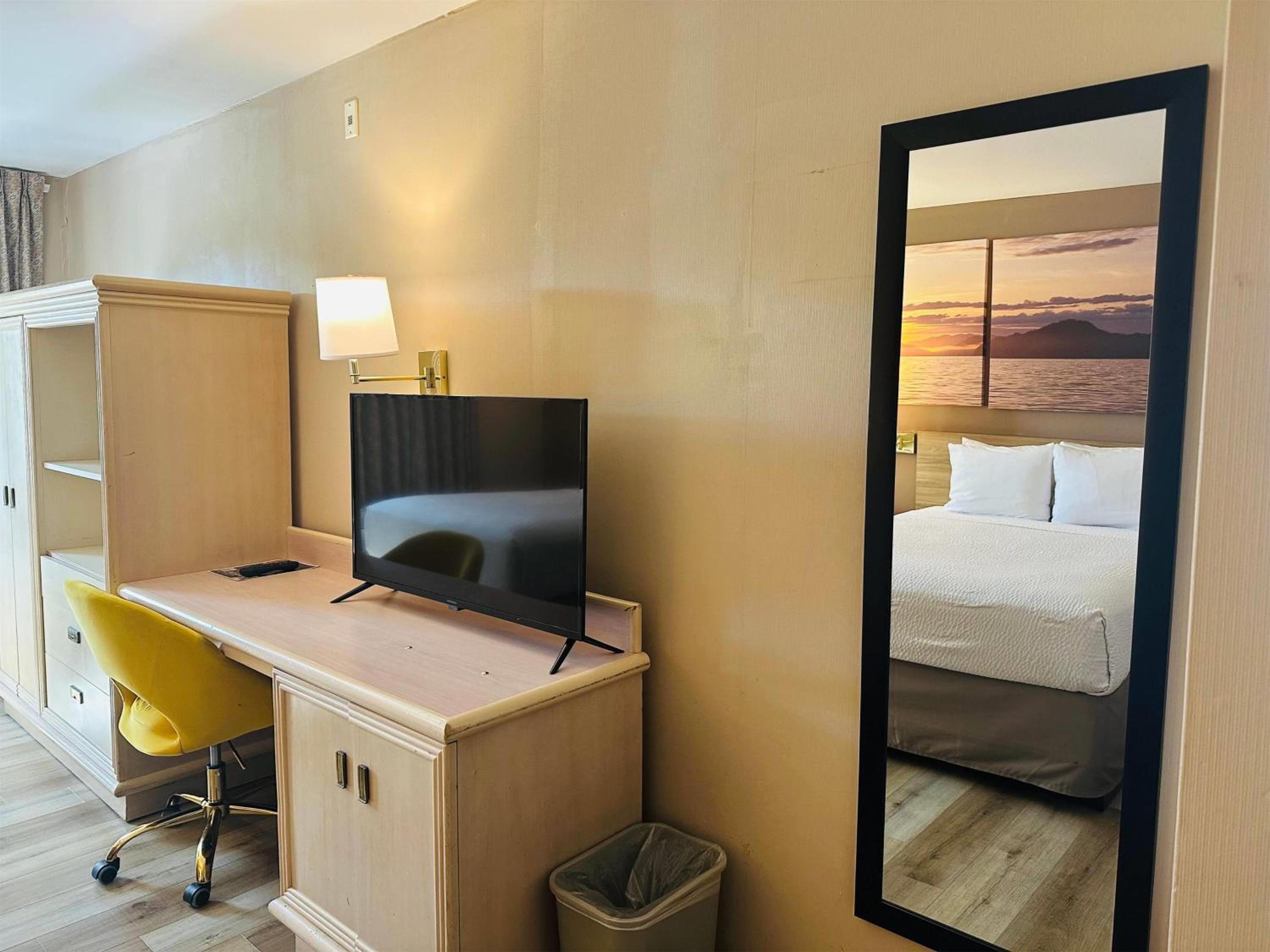 Double Room with Two Double Beds - Non-Smoking - Photo 1