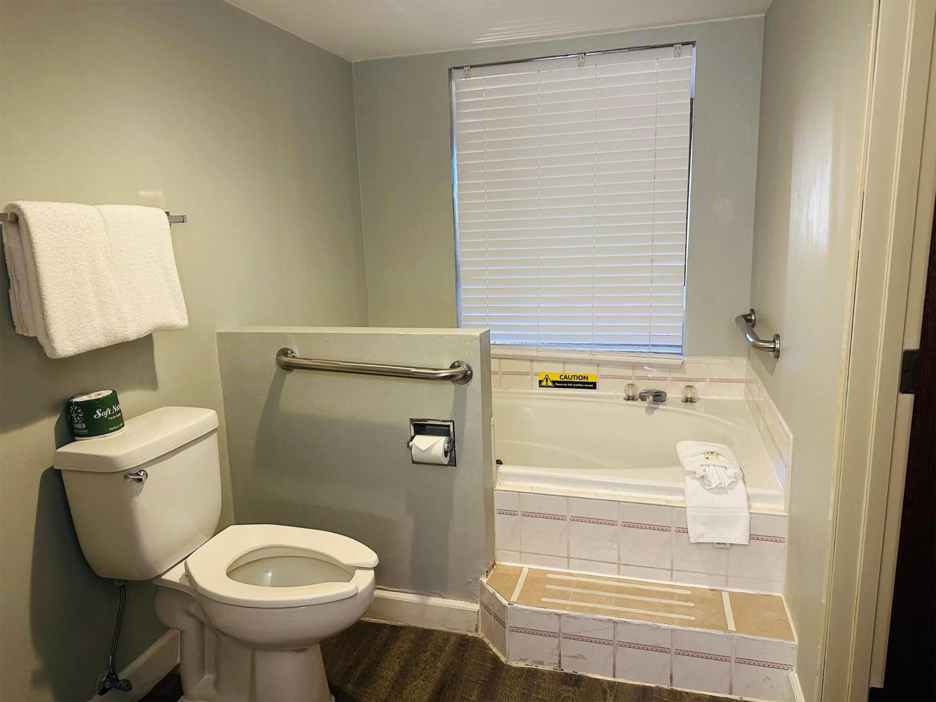 1 Queen Bed, Studio Suite, Non-Smoking  - Photo 2