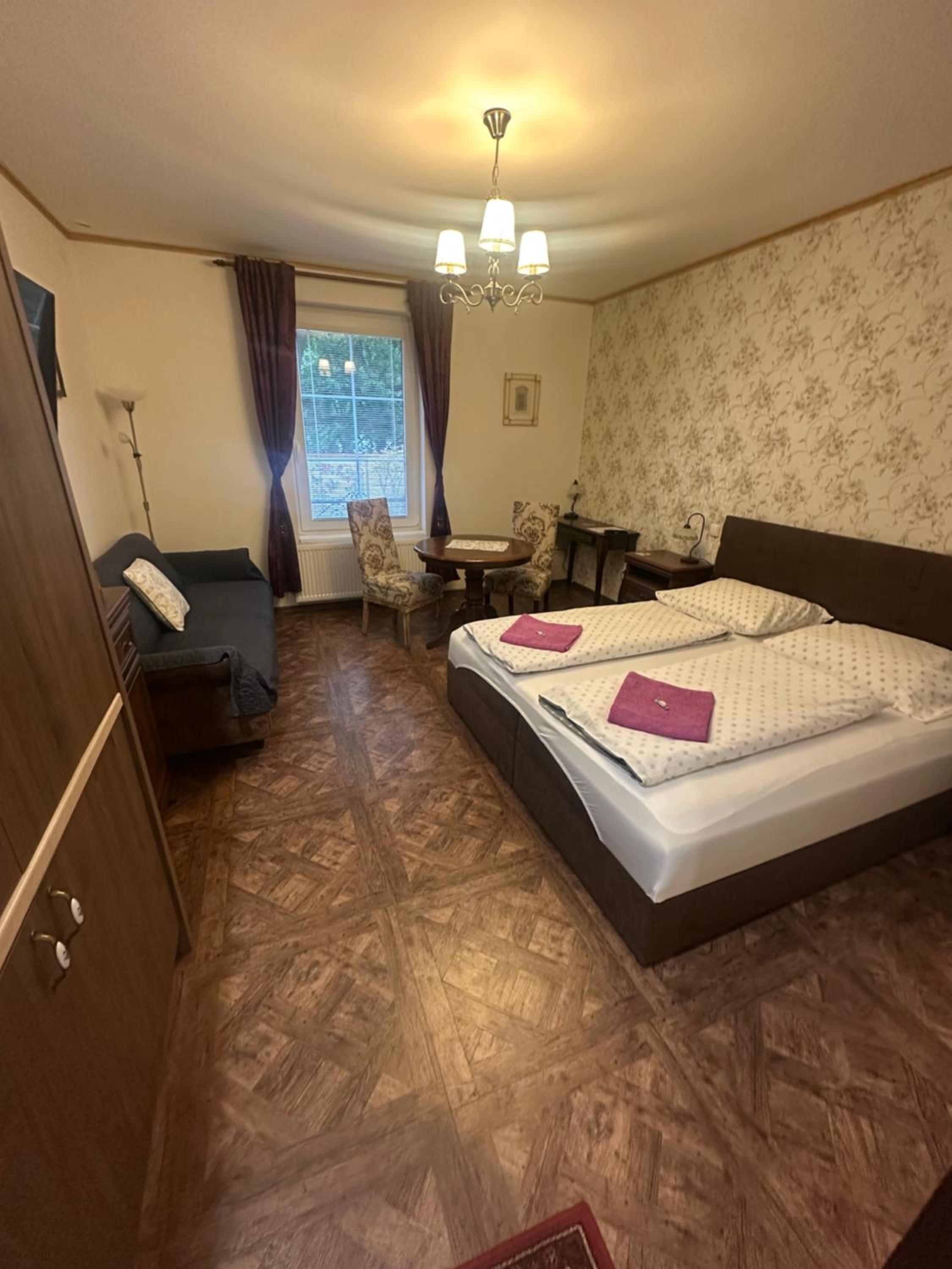 Deluxe Double Room with Shower photo 3