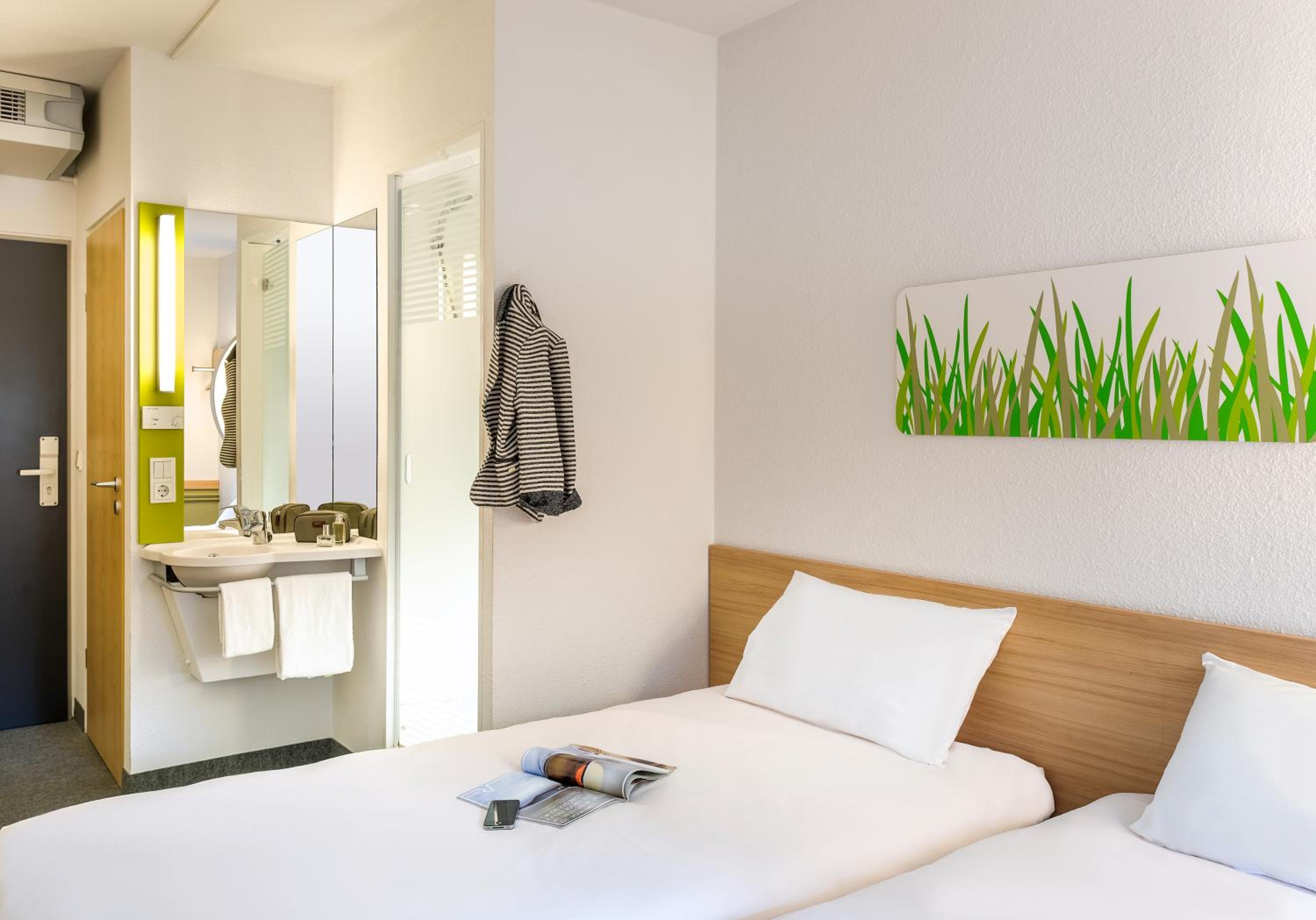Twin Room - Photo 3