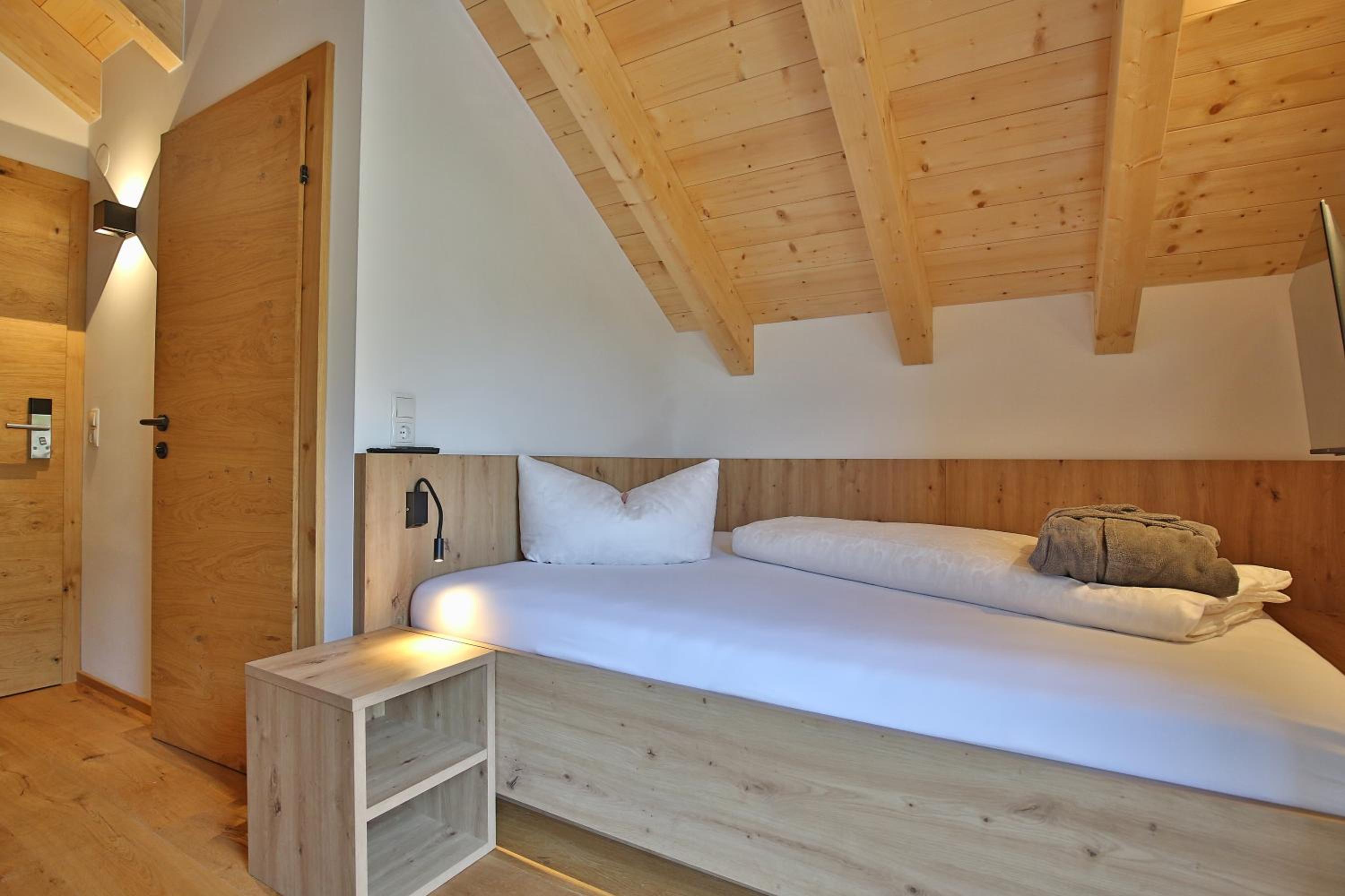 Queen Room with Balcony photo 1