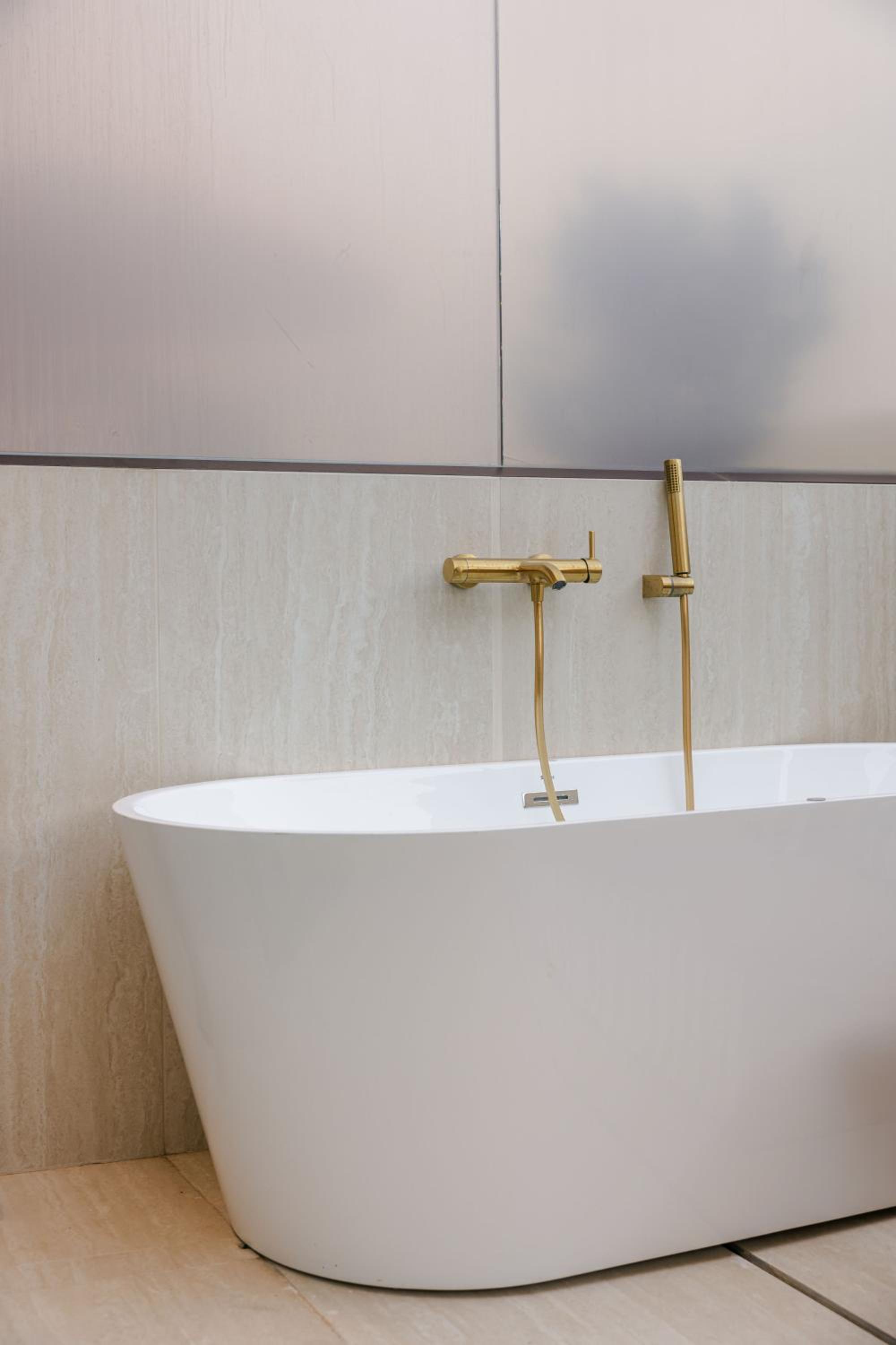 One-Bedroom Apartment with Rooftop Spa Bath
