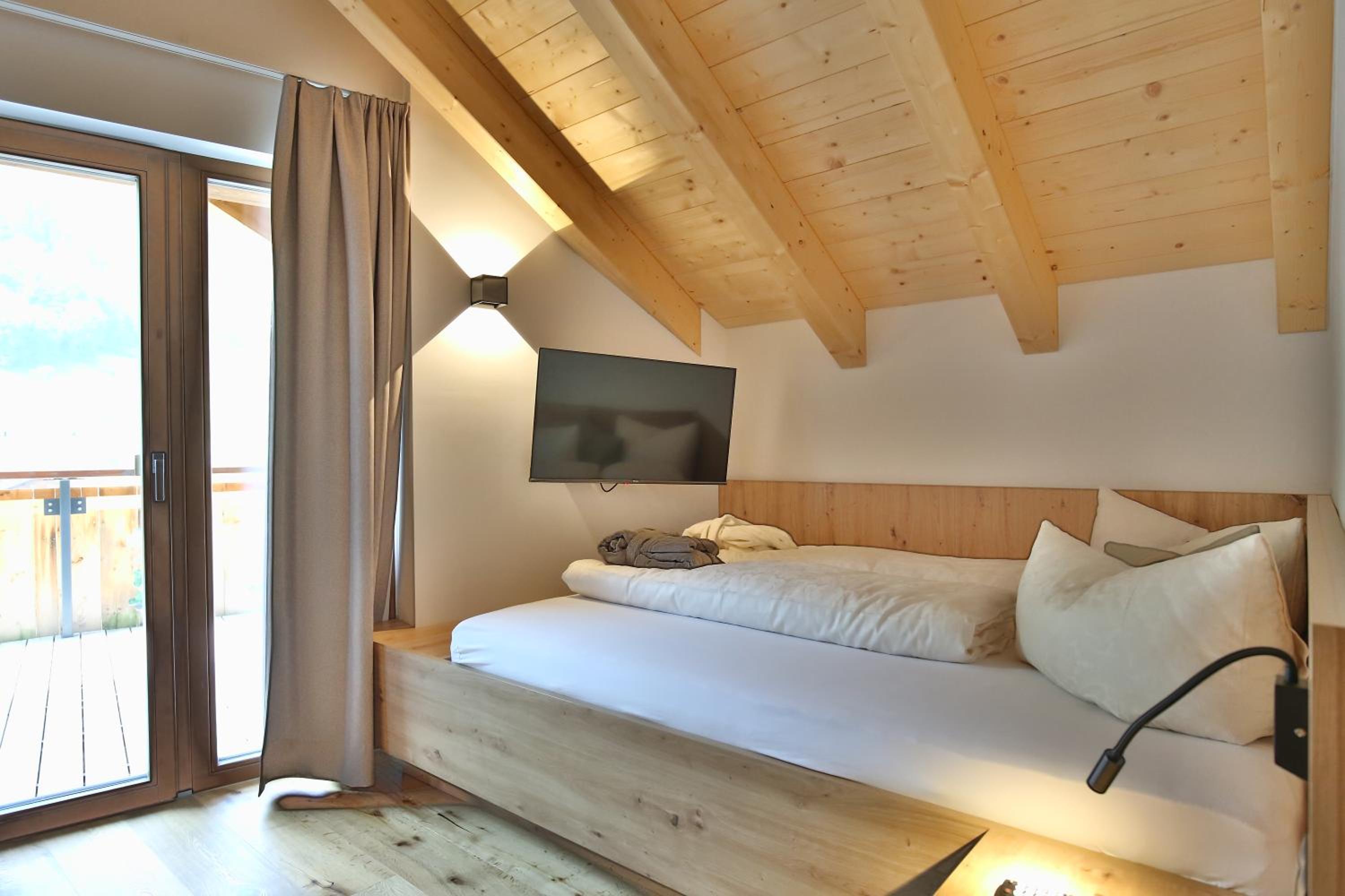 Queen Room with Balcony photo 3