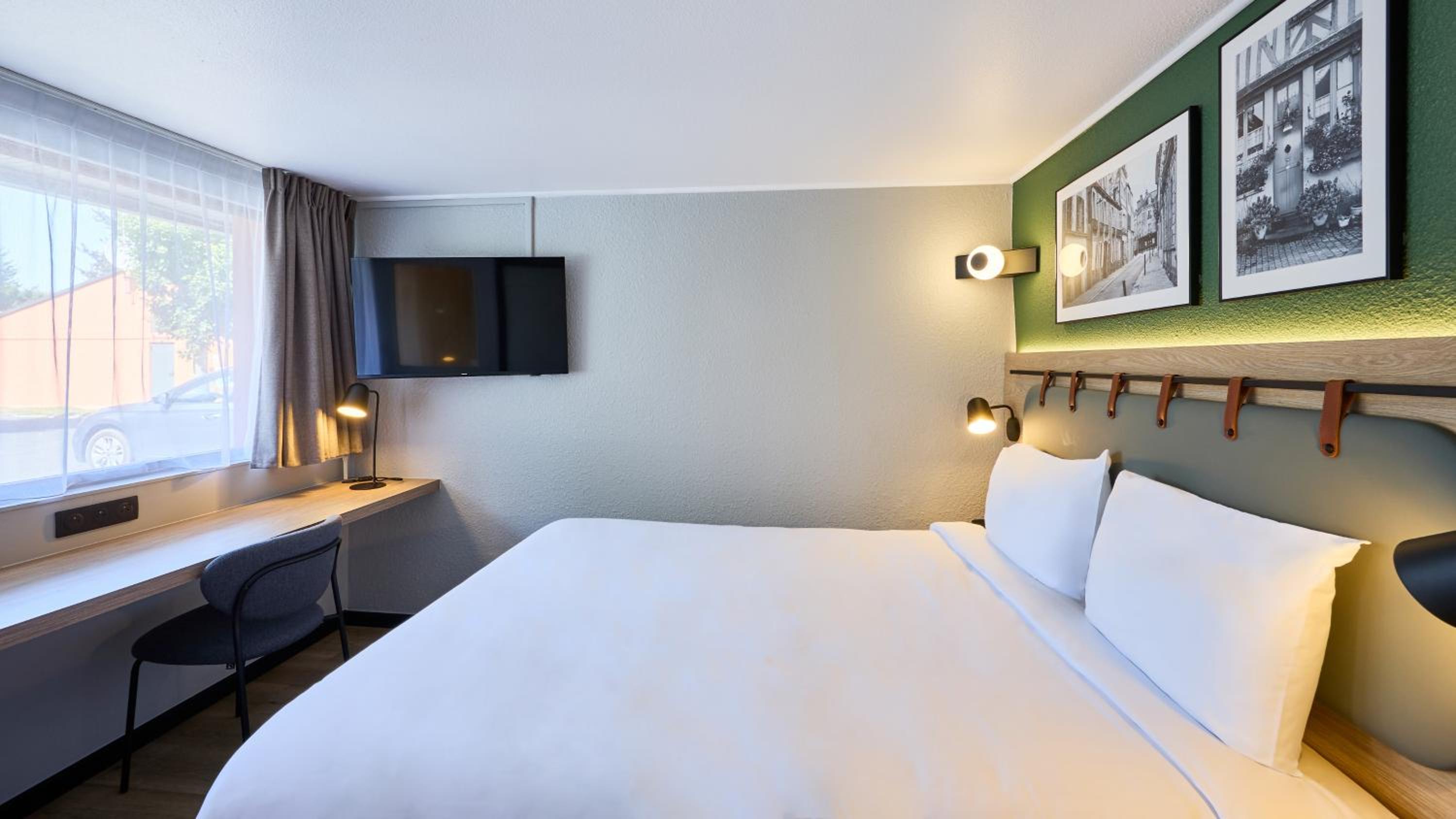 Standard Room - 1 Queen Bed - Photo 6