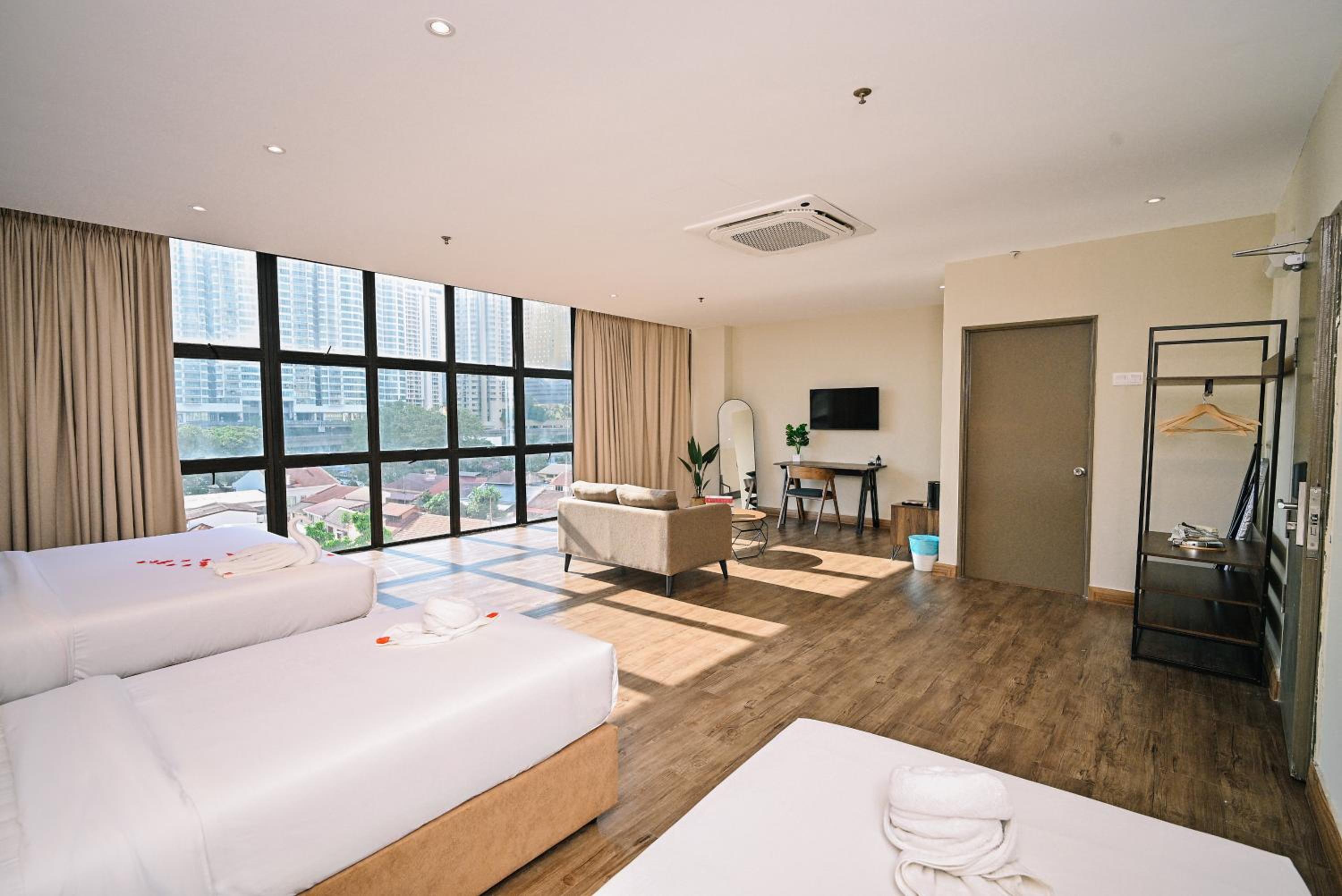 Deluxe Quadruple Room