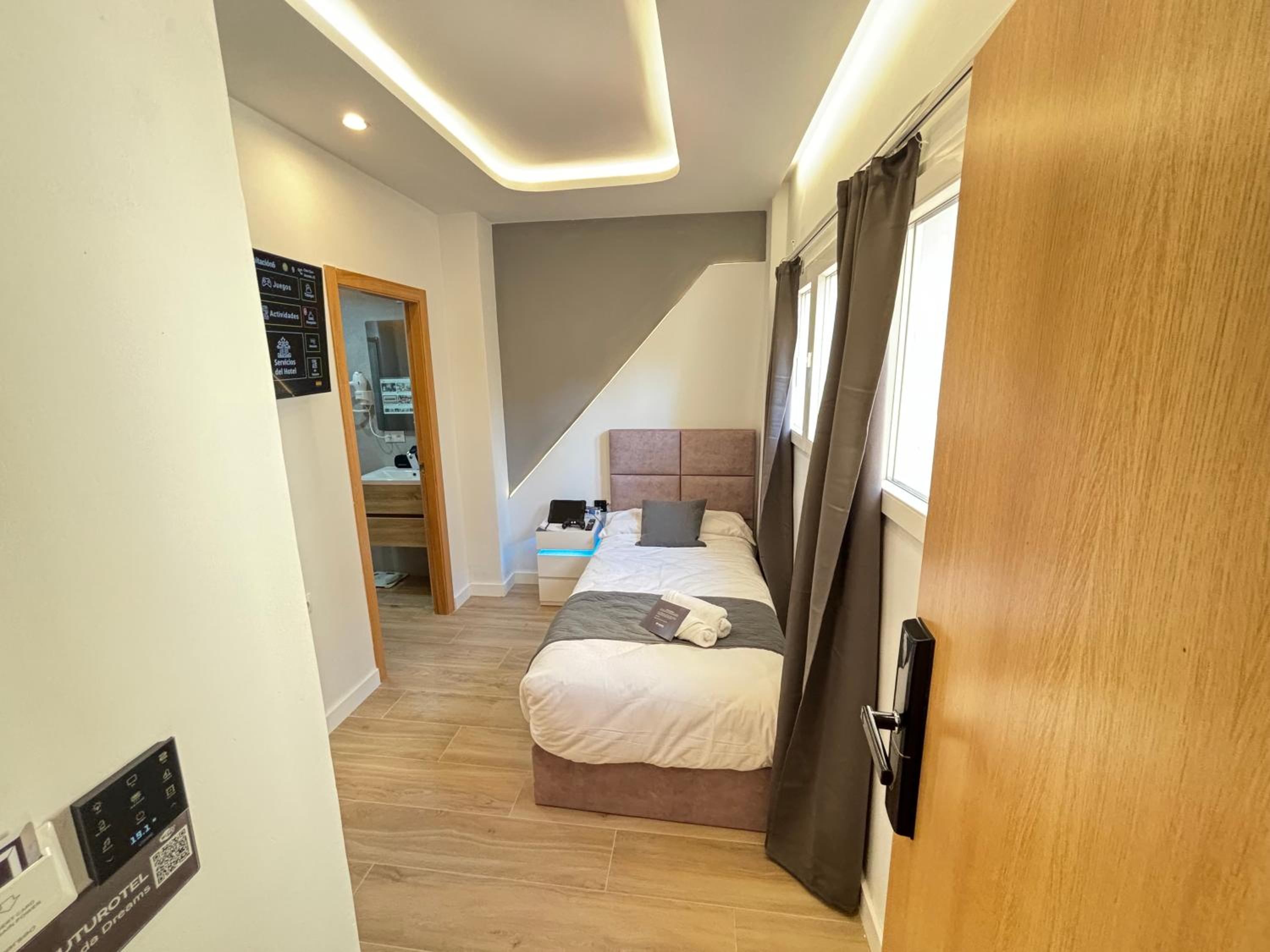 Deluxe Single Room