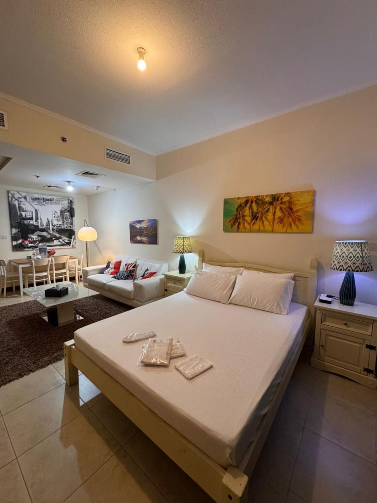 Studio Apartment with Balcony photo 1