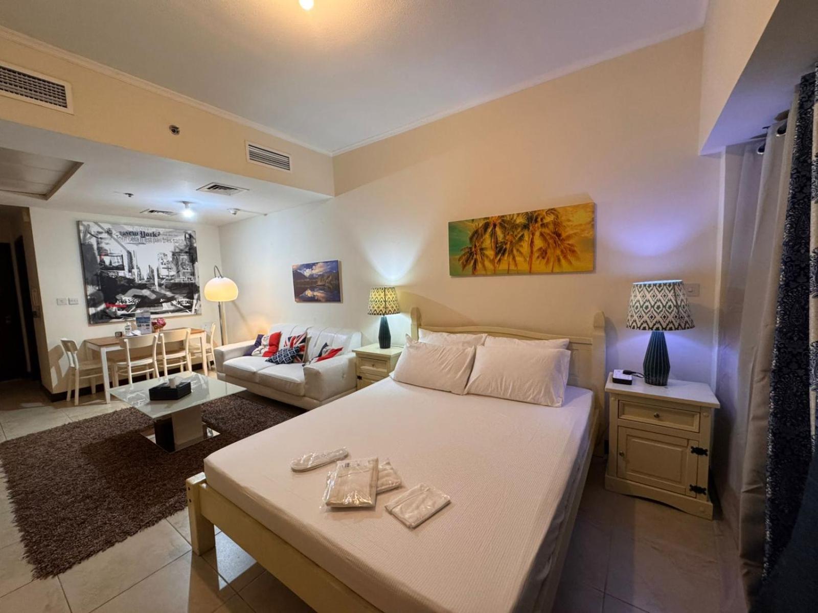 Studio Apartment with Balcony photo 2