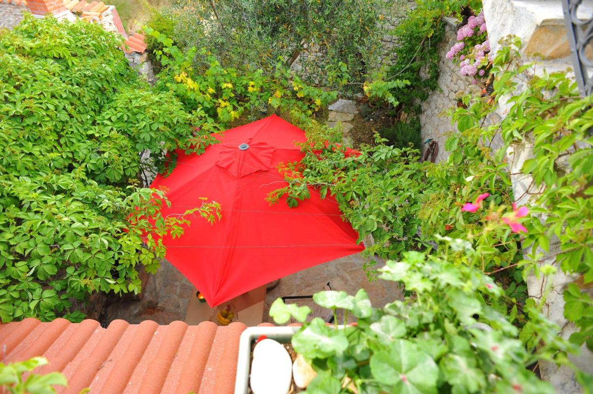 Apartment with Balcony photo 3