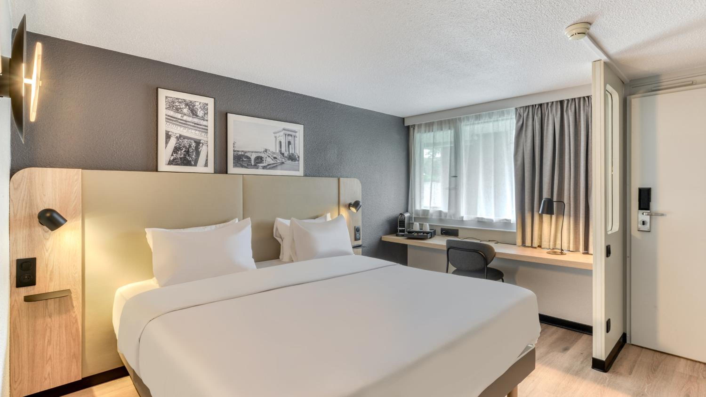 Superior Room - 1 King Bed - Photo 3