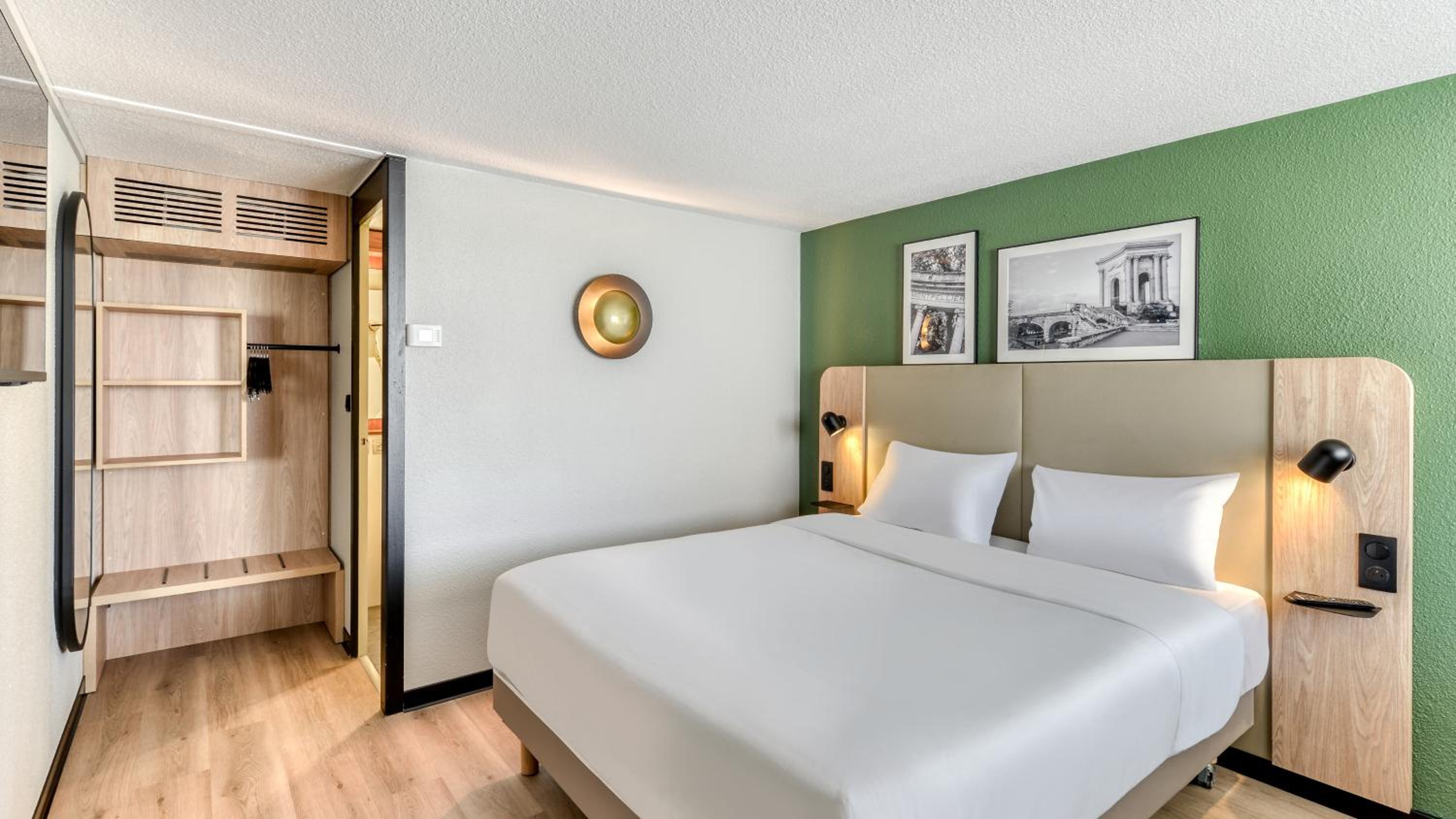 Standard Room - 1 Queen Bed - Photo 2