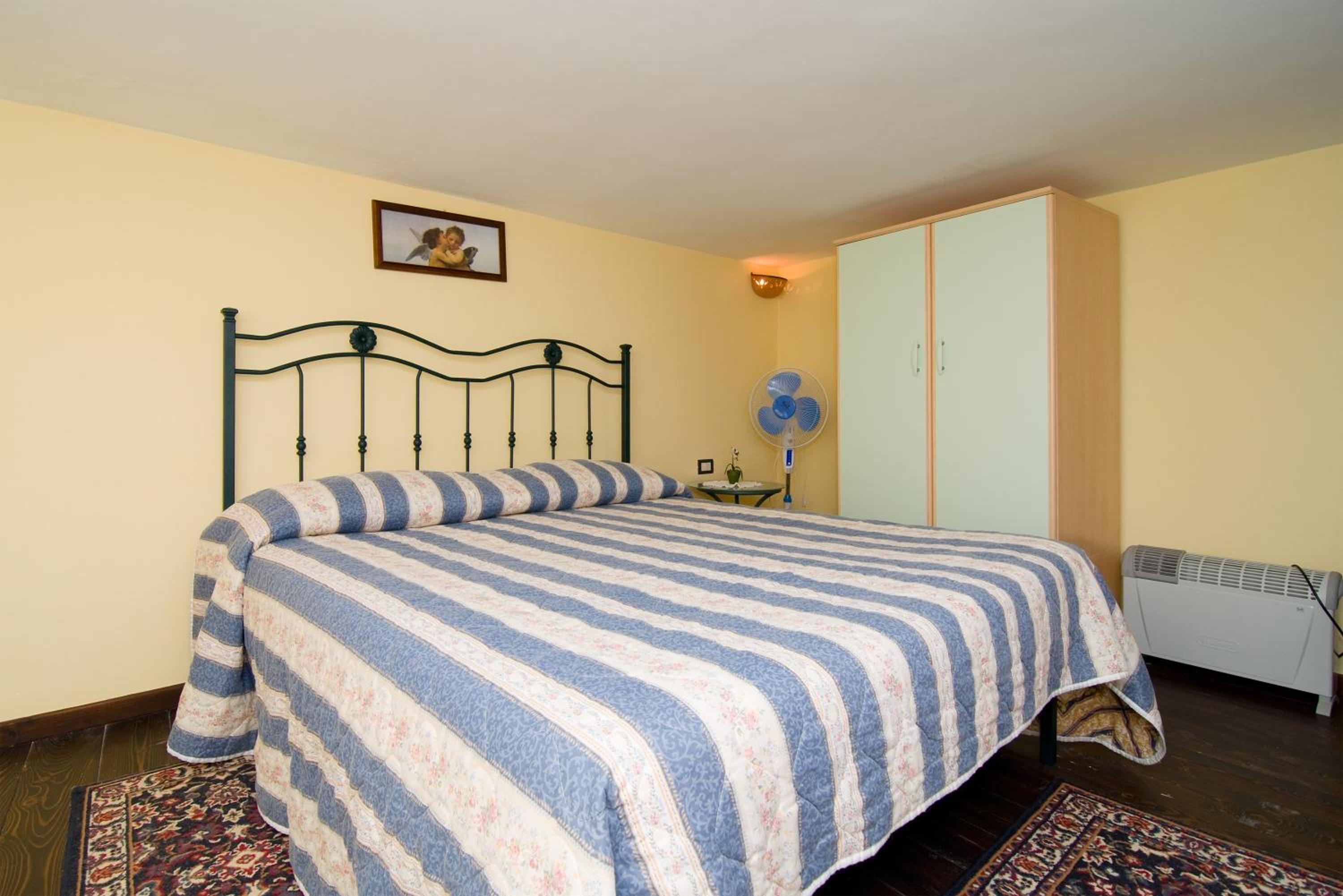 Studio Apartment photo 1