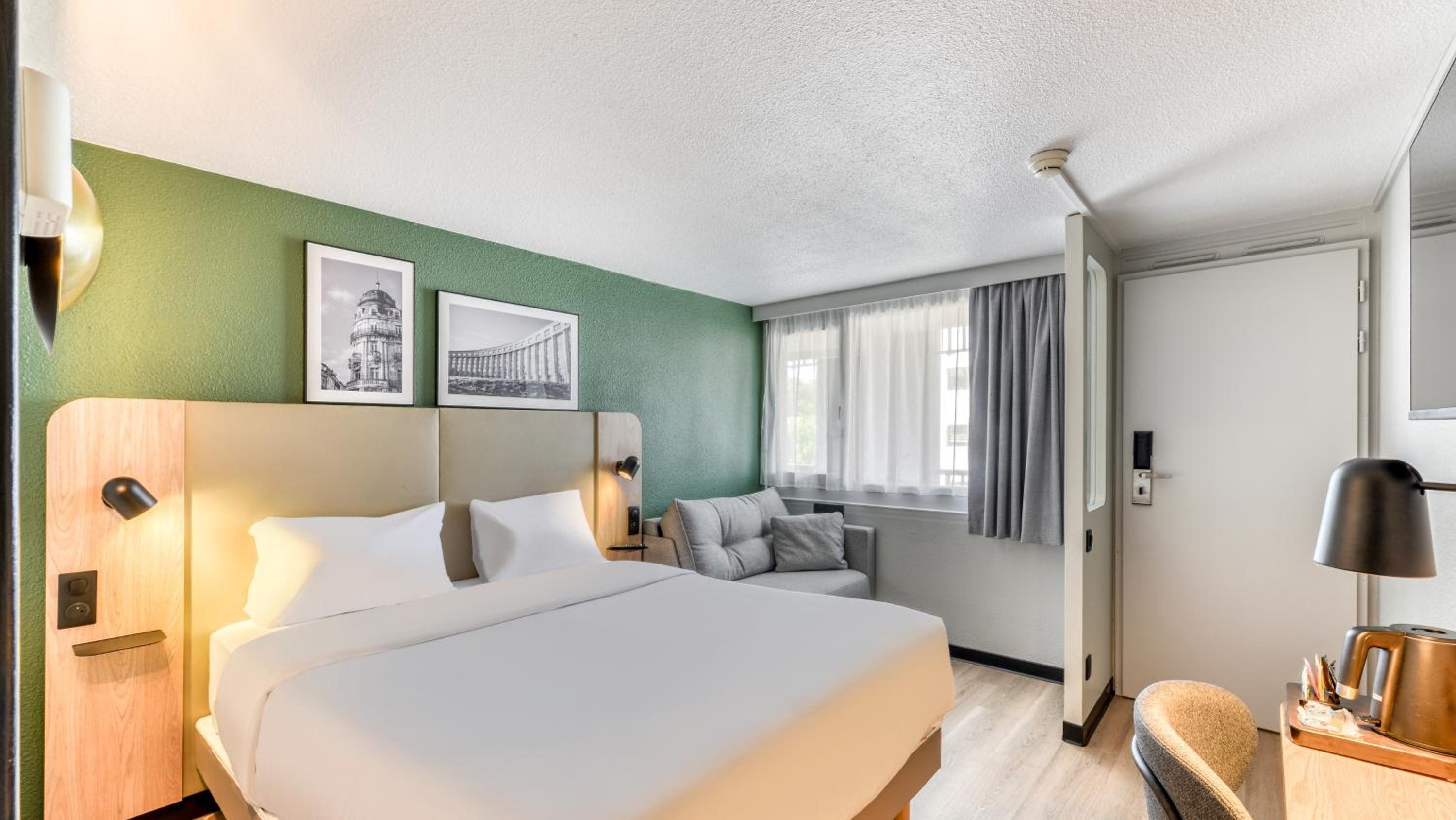 Standard Room - 1 Queen Bed 1 Sofa Bed - Photo 4
