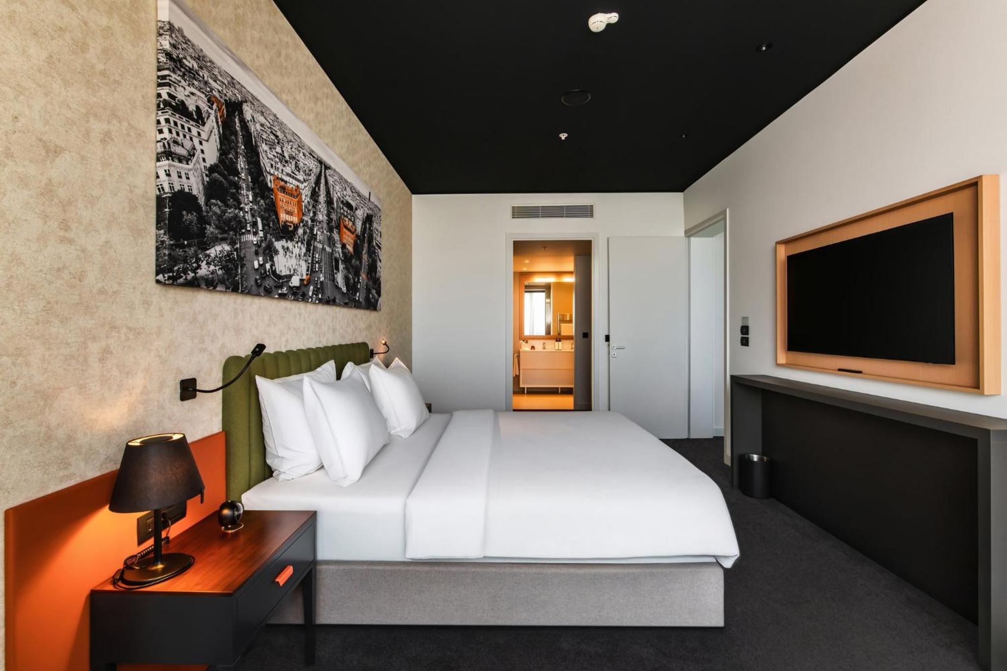 One-Bedroom Suite photo 3
