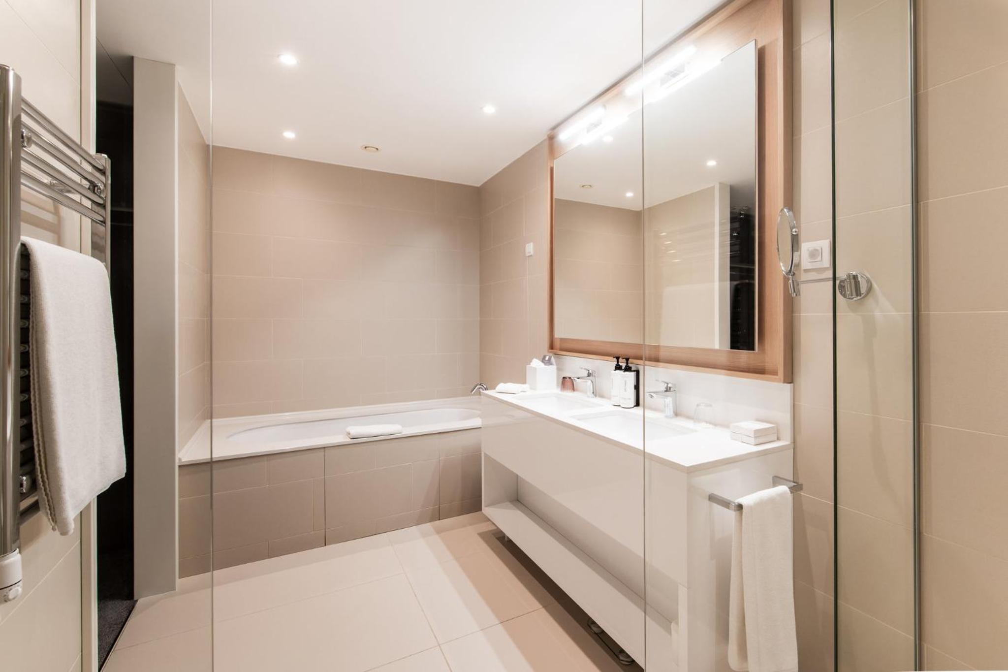 One-Bedroom Suite photo 1