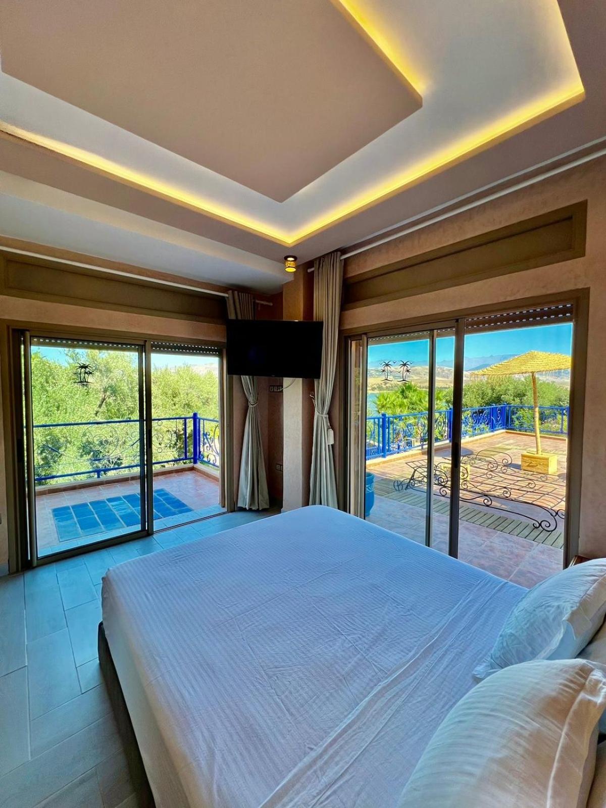 Deluxe Double Room with Balcony photo 3