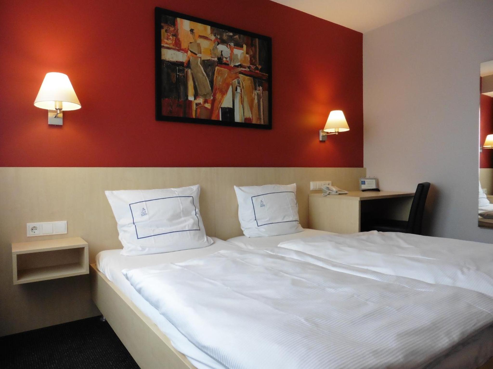Double or Twin Room - Photo 5