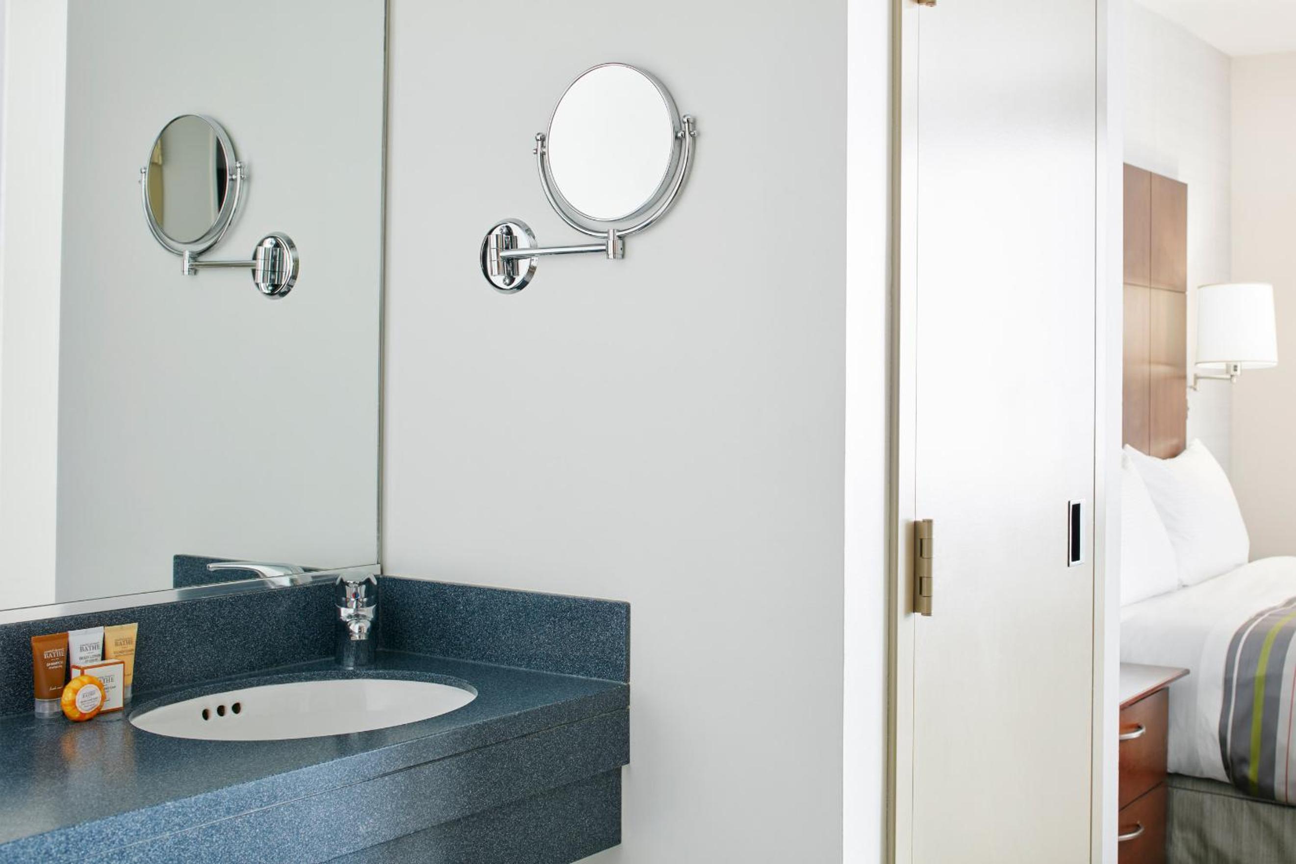 One Room Suite with Kitchenette - Photo 2
