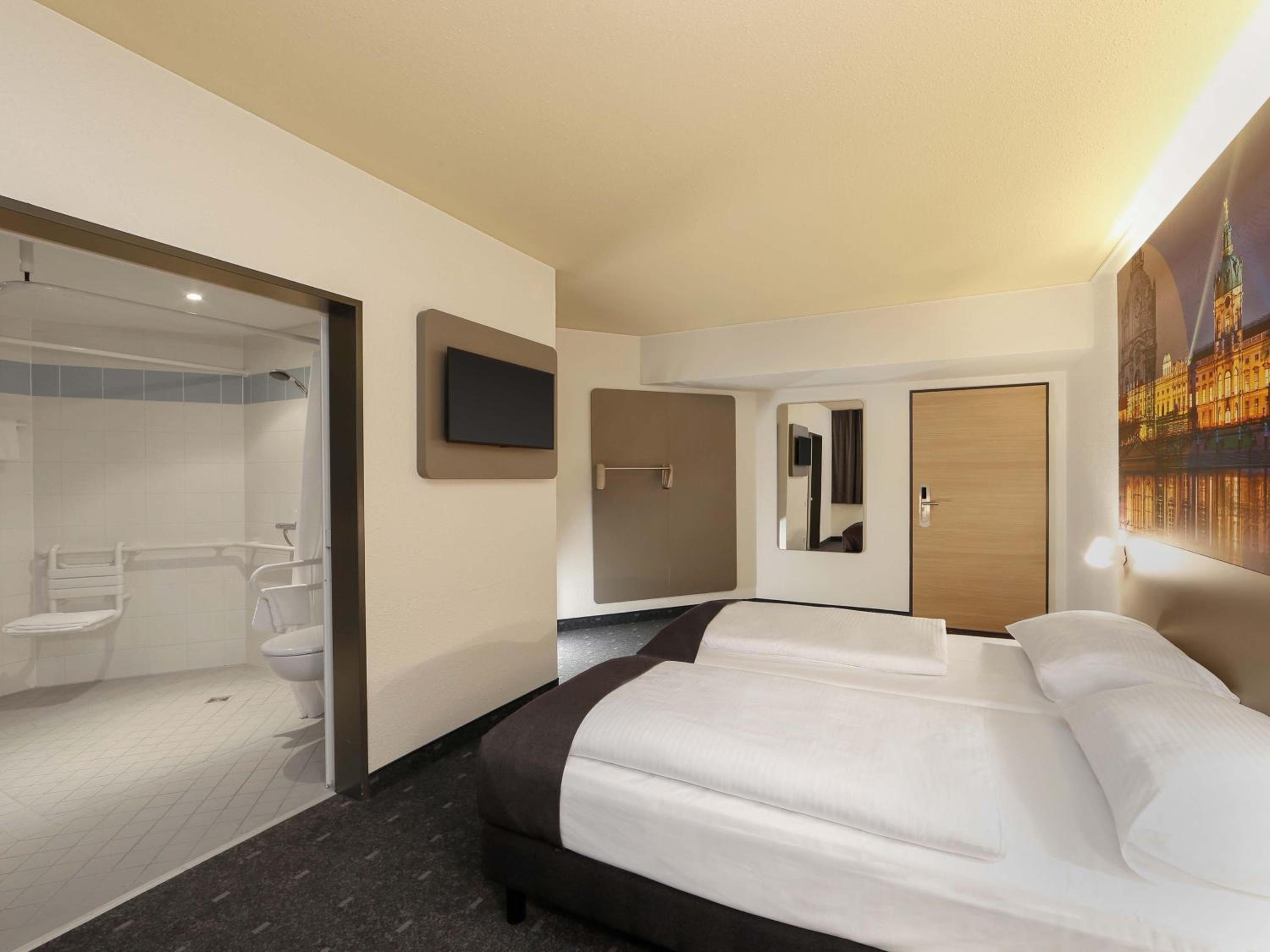 Twin Room - Disability Access photo 1