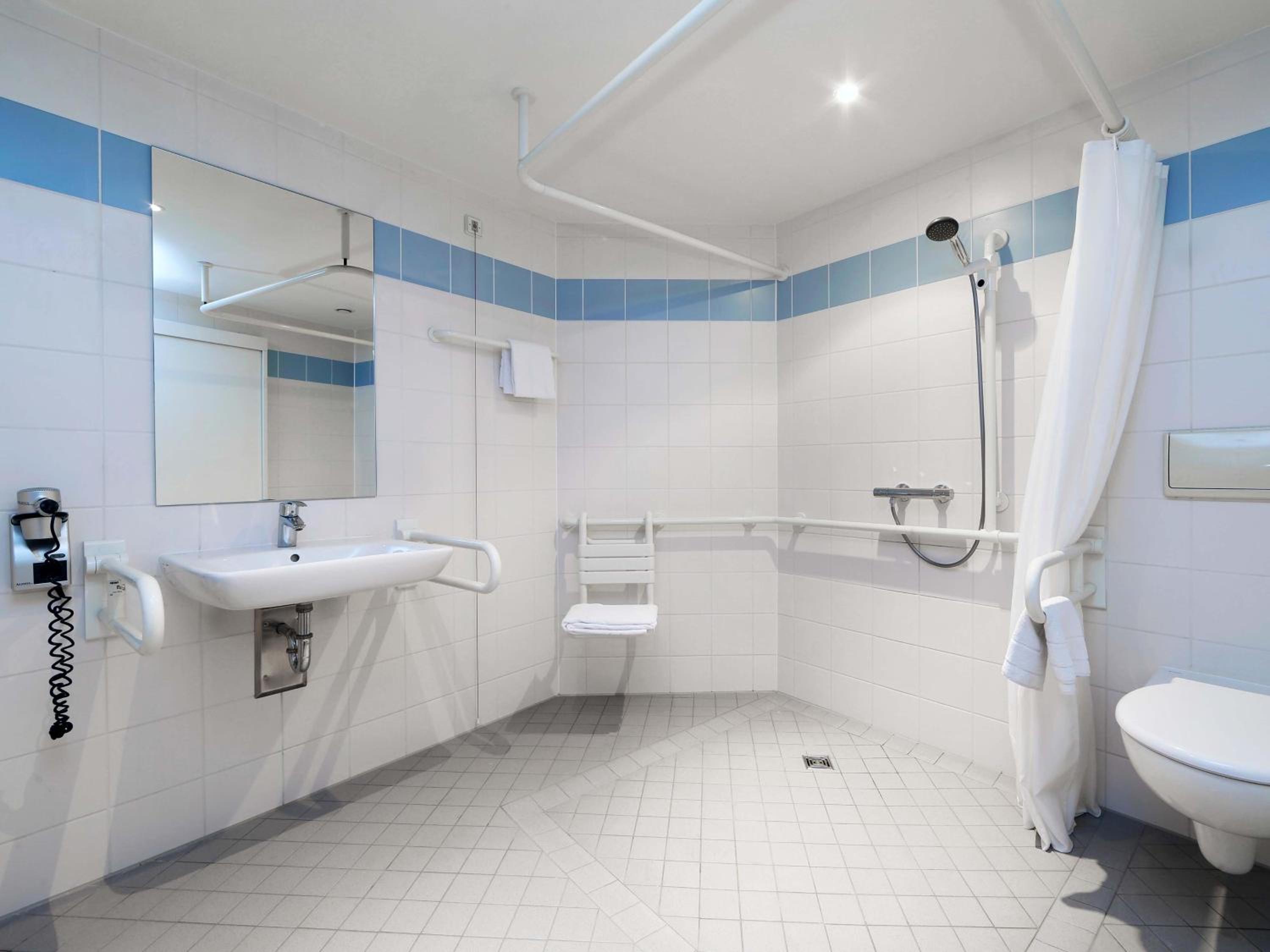 Twin Room - Disability Access photo 2