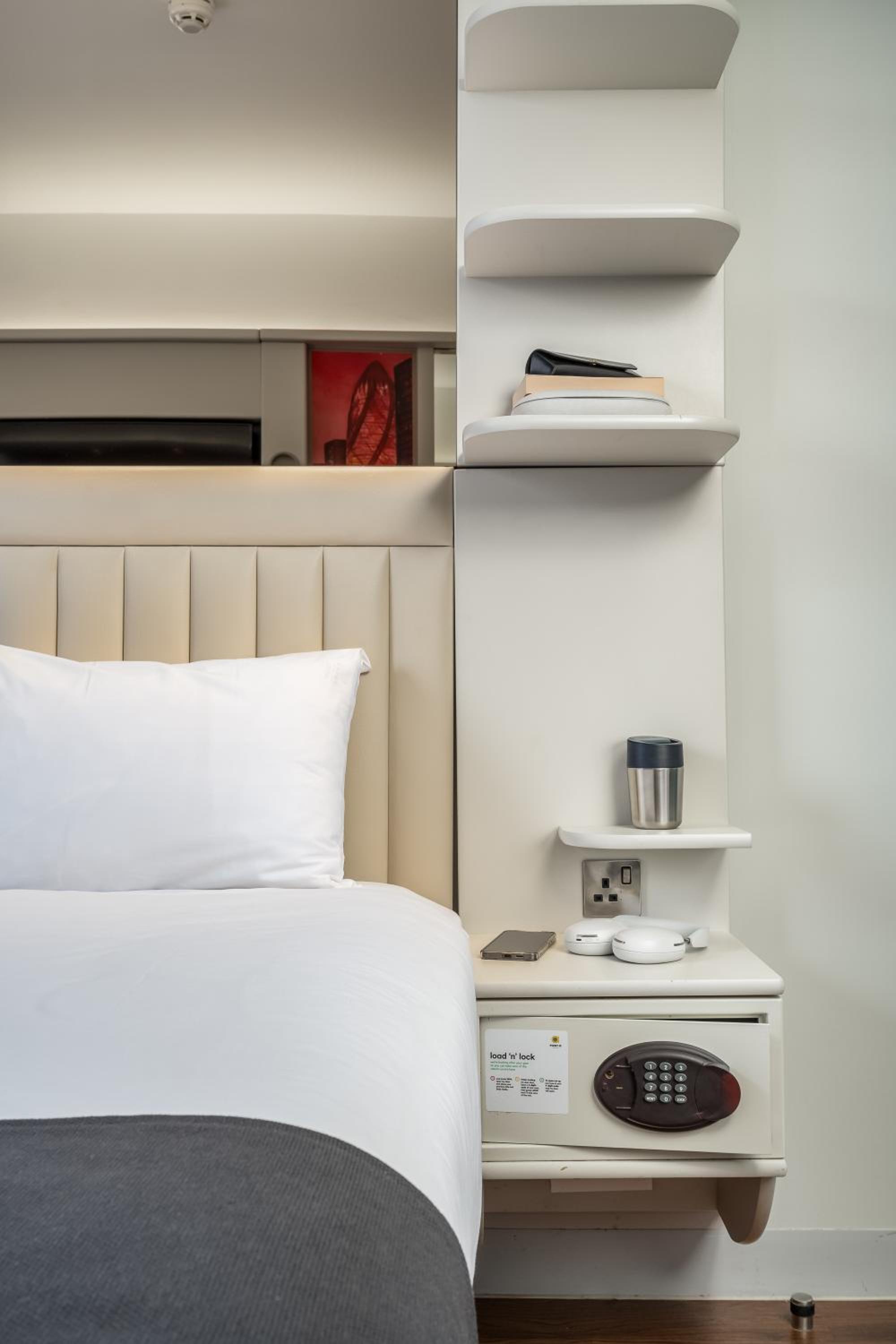 Classic Twin Room - with Window photo 2