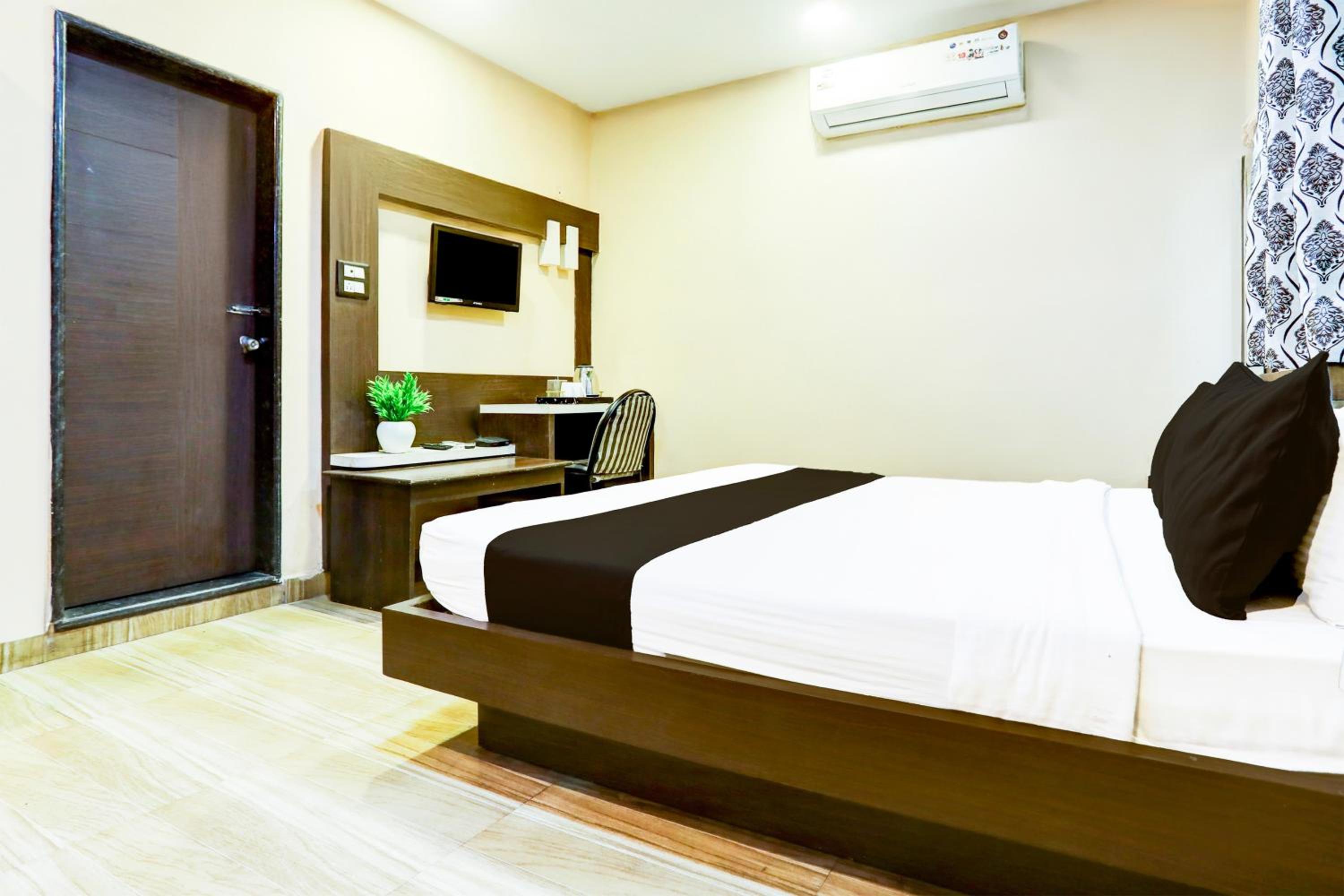 Triple Room with Bath photo 2