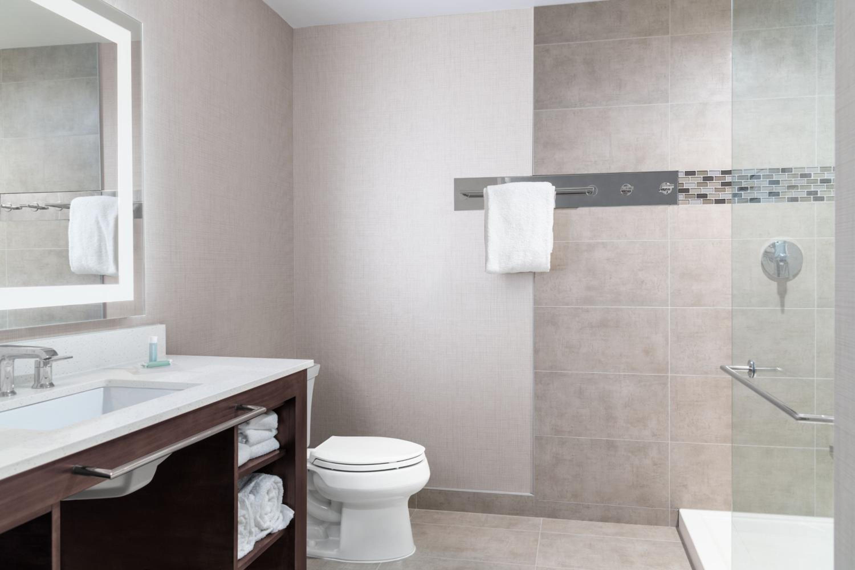 Two-Bedroom Suite - Photo 9