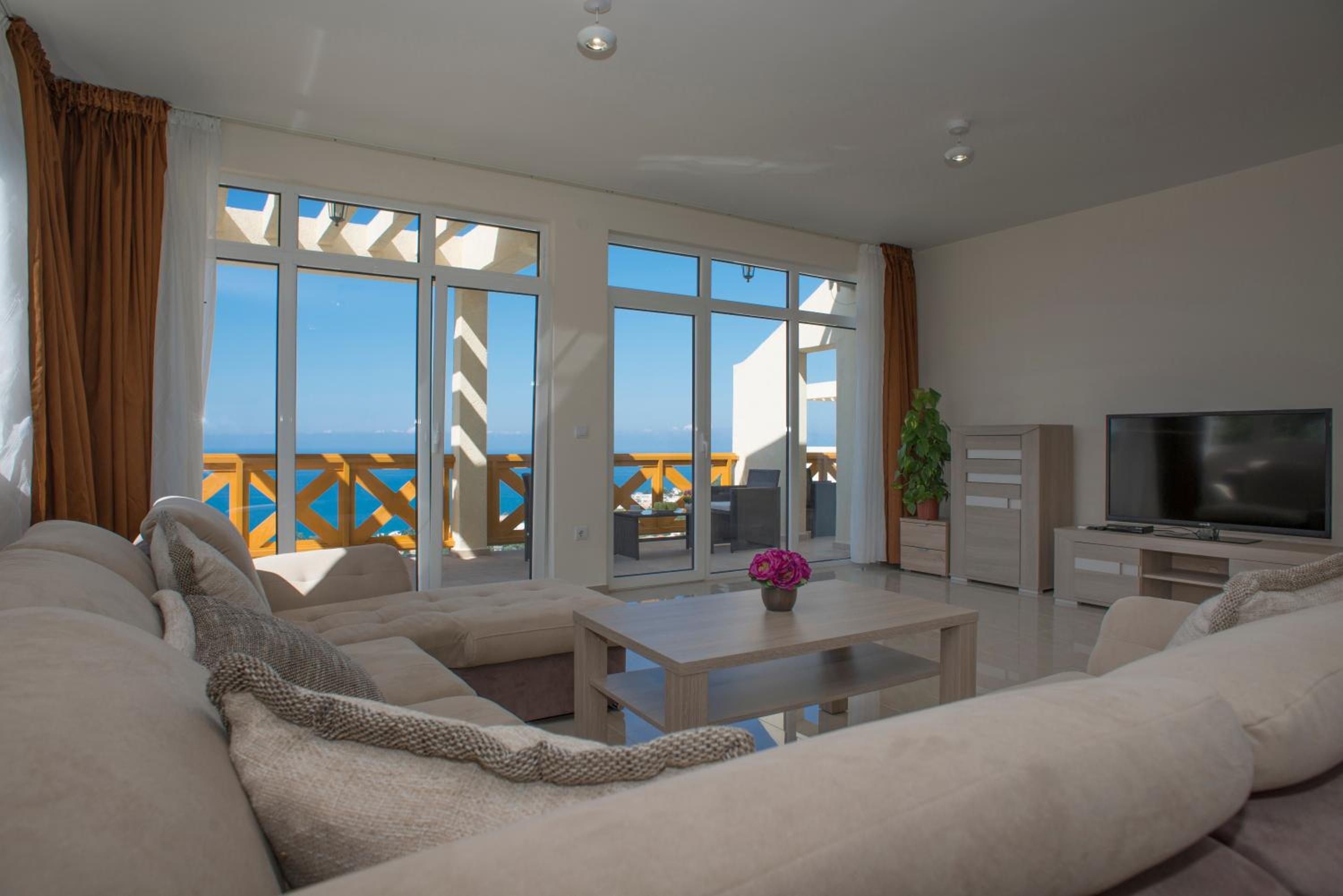 One-Bedroom Apartment with Terrace and Sea View