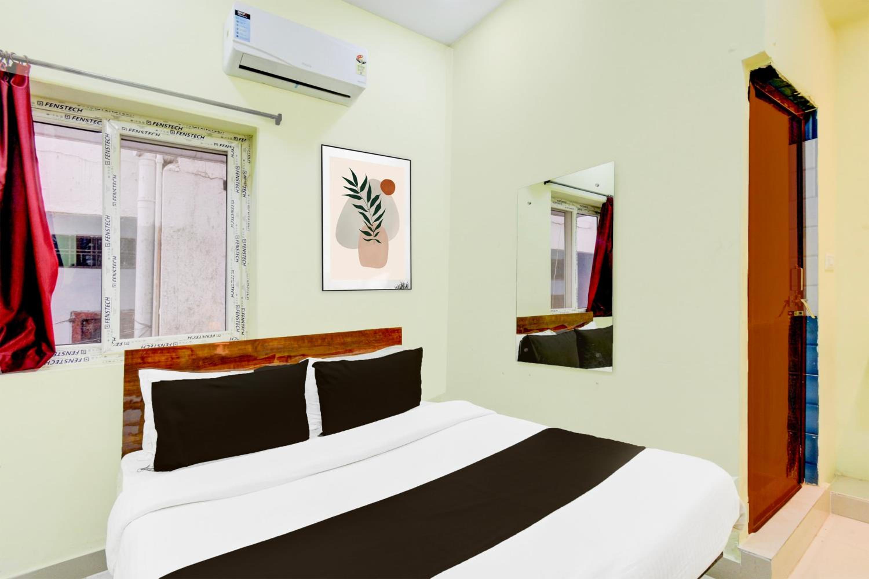 Triple Room with Bath photo 2