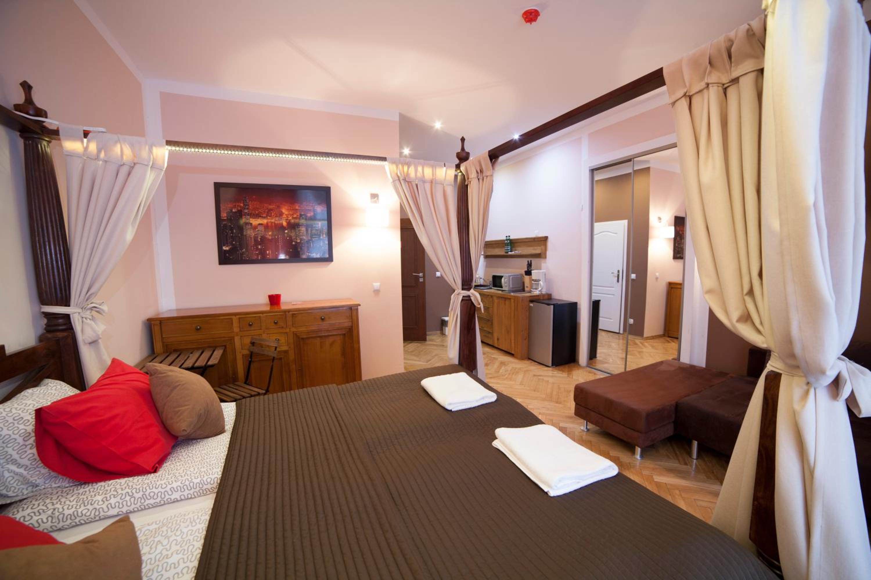 Deluxe Studio with Main Market Square View photo 1