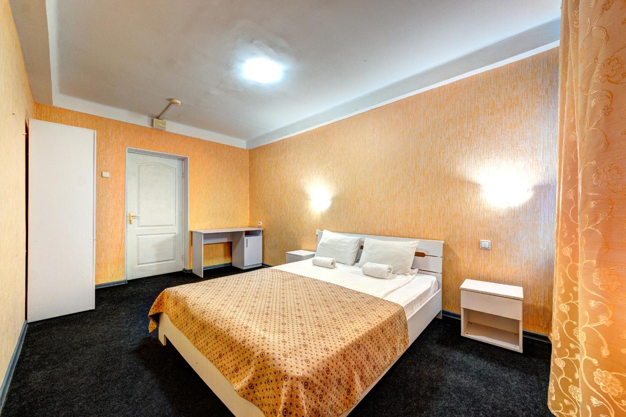 Budget Double Room photo 2