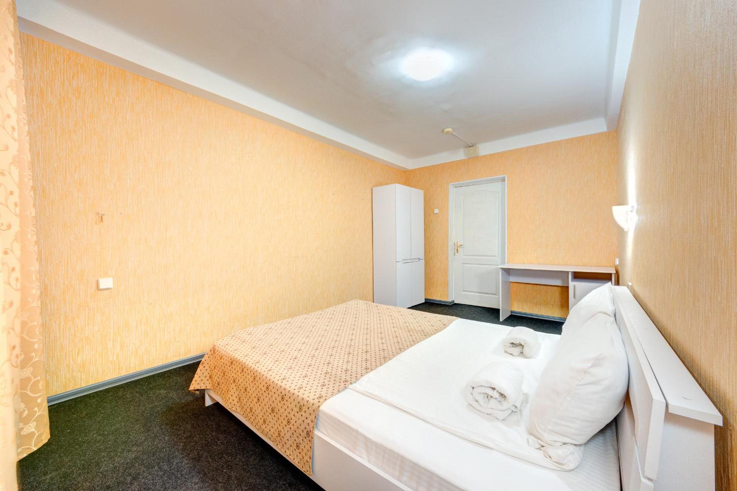 Budget Double Room photo 3