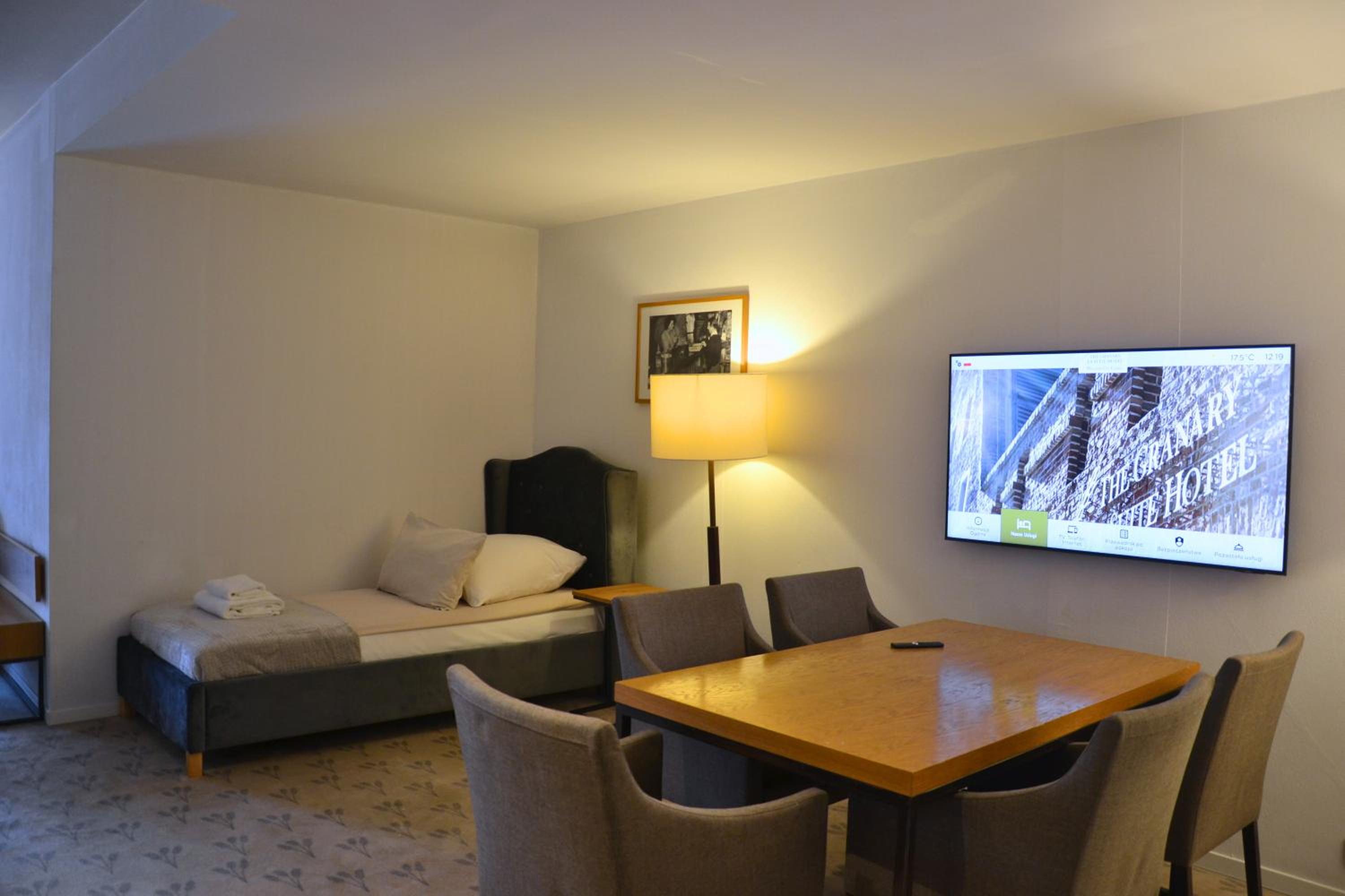 Family Room - Photo 3