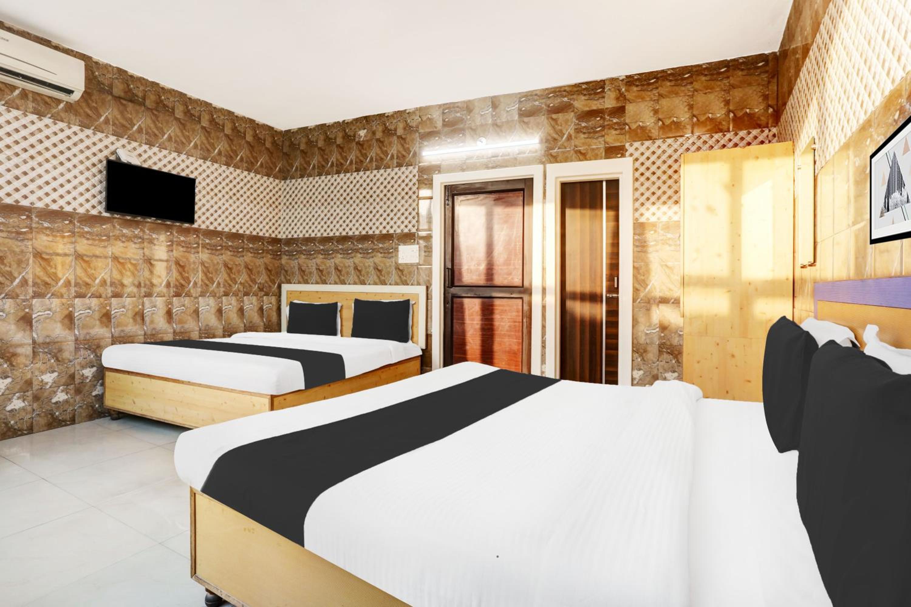 Deluxe Twin Room photo 2